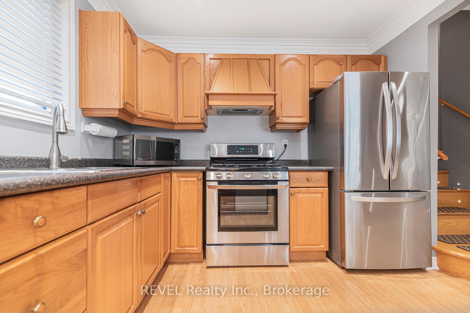 Photo 12 of 5 Arbutus Crescent, Hamilton, Stoney Creek Mountain — HOMEH