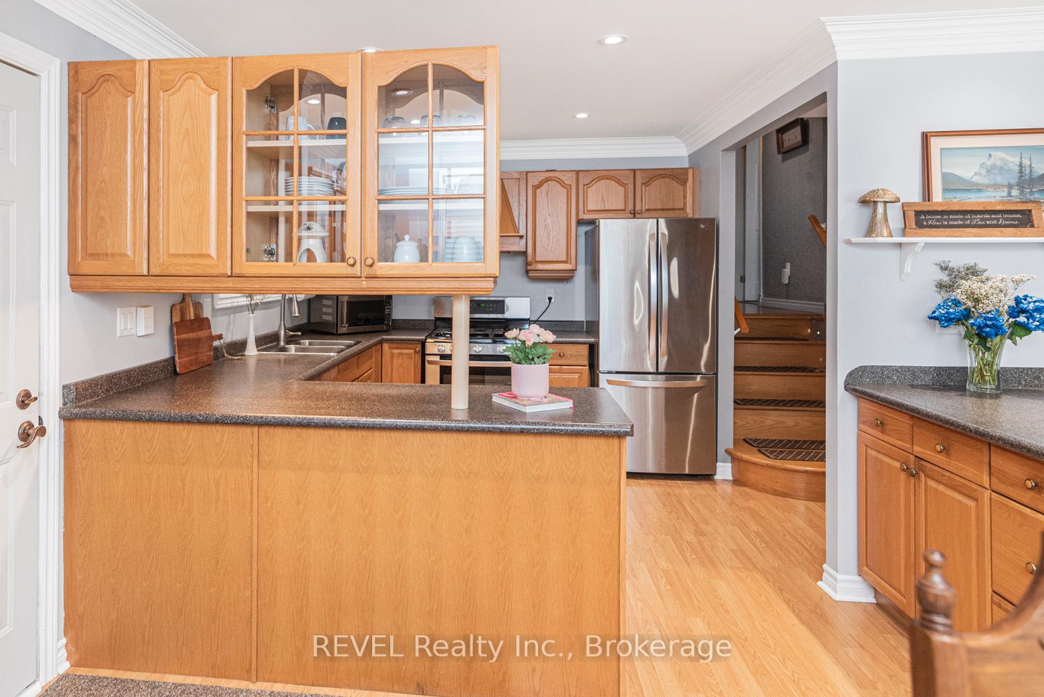 Photo 13 of 5 Arbutus Crescent, Hamilton, Stoney Creek Mountain — HOMEH