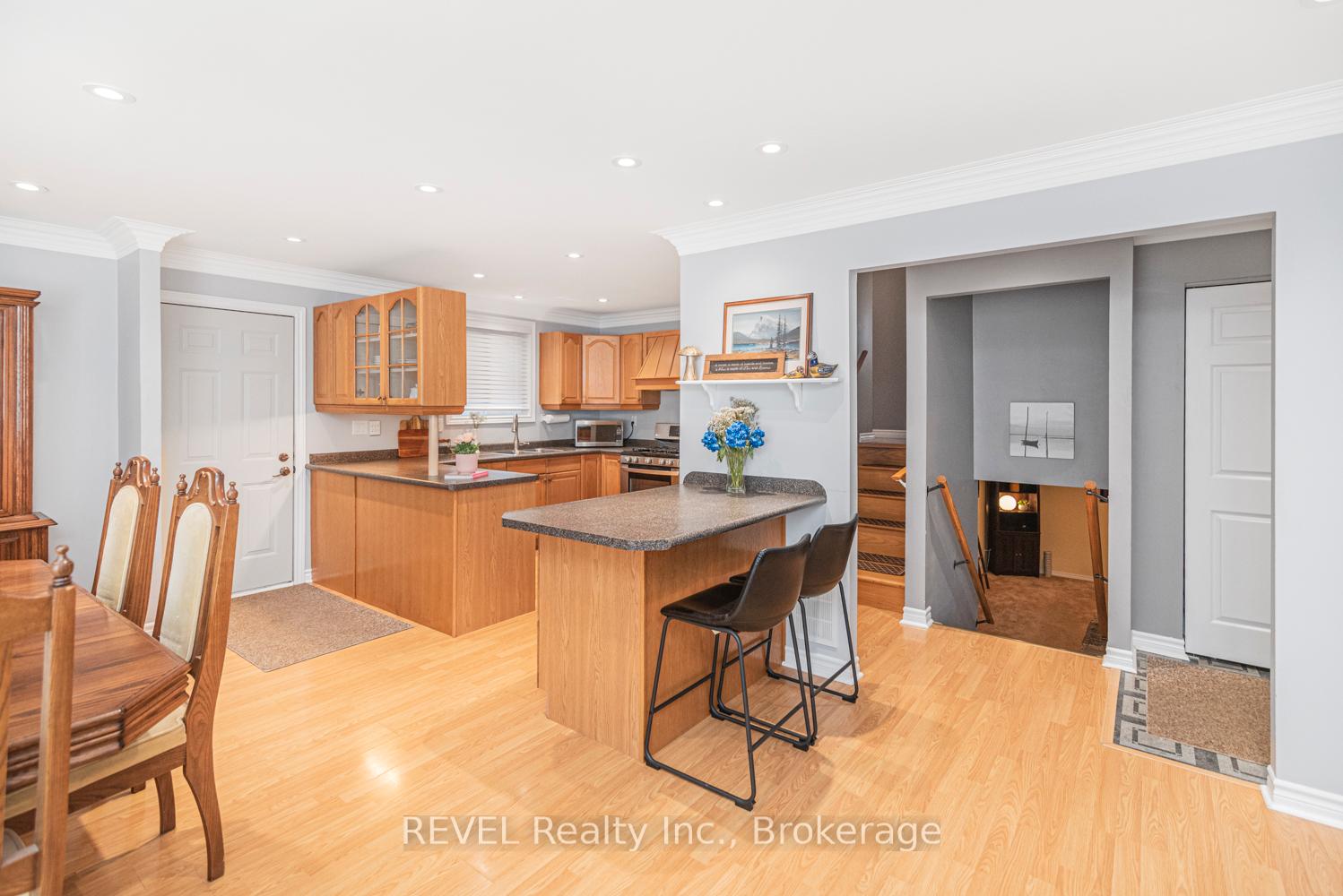 Photo 14 of 5 Arbutus Crescent, Hamilton, Stoney Creek Mountain — HOMEH