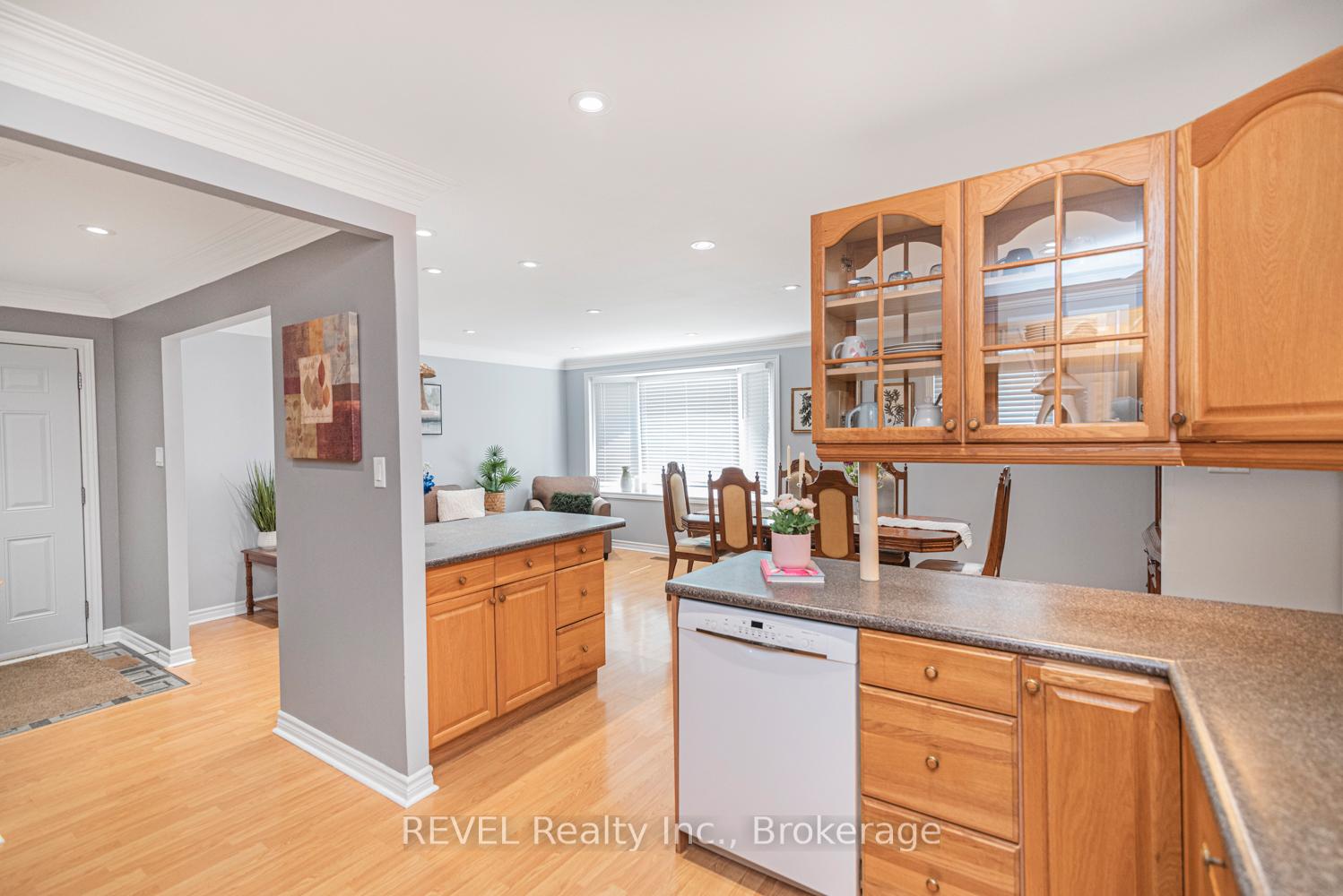 Photo 15 of 5 Arbutus Crescent, Hamilton, Stoney Creek Mountain — HOMEH