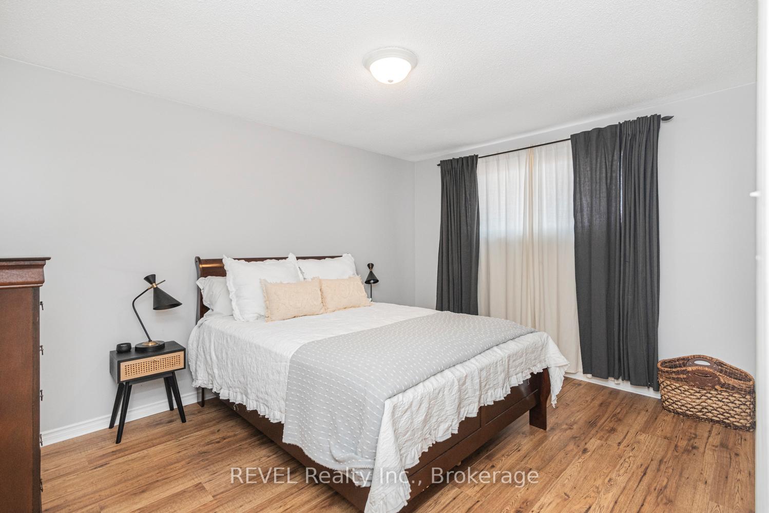 Photo 18 of 5 Arbutus Crescent, Hamilton, Stoney Creek Mountain — HOMEH