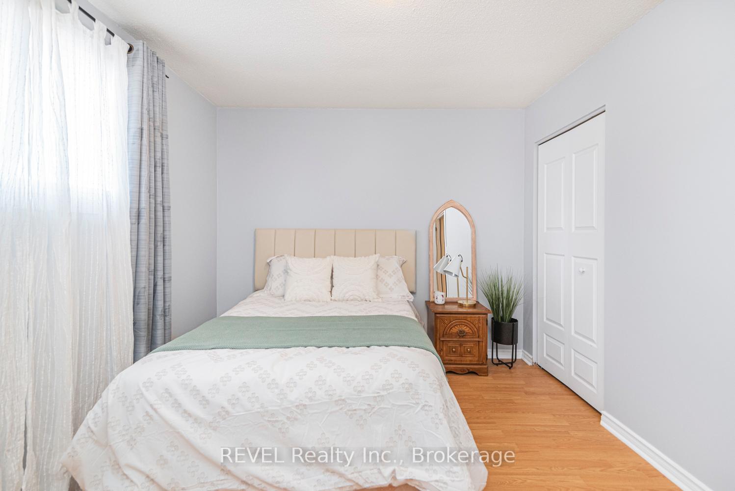 Photo 19 of 5 Arbutus Crescent, Hamilton, Stoney Creek Mountain — HOMEH