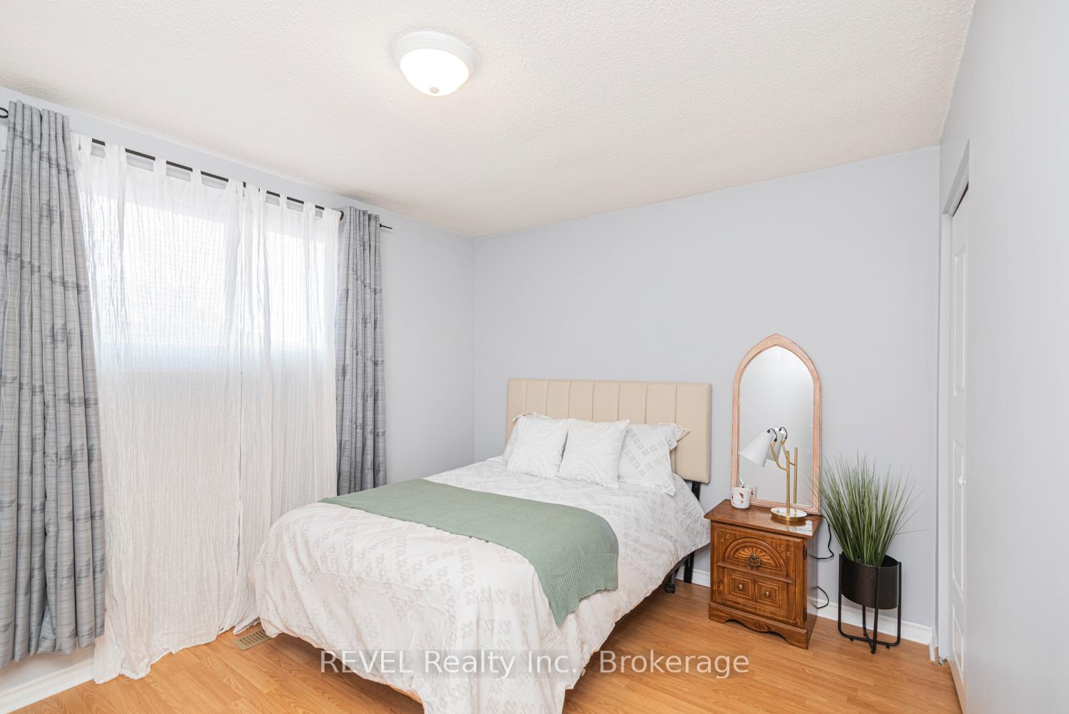 Photo 20 of 5 Arbutus Crescent, Hamilton, Stoney Creek Mountain — HOMEH