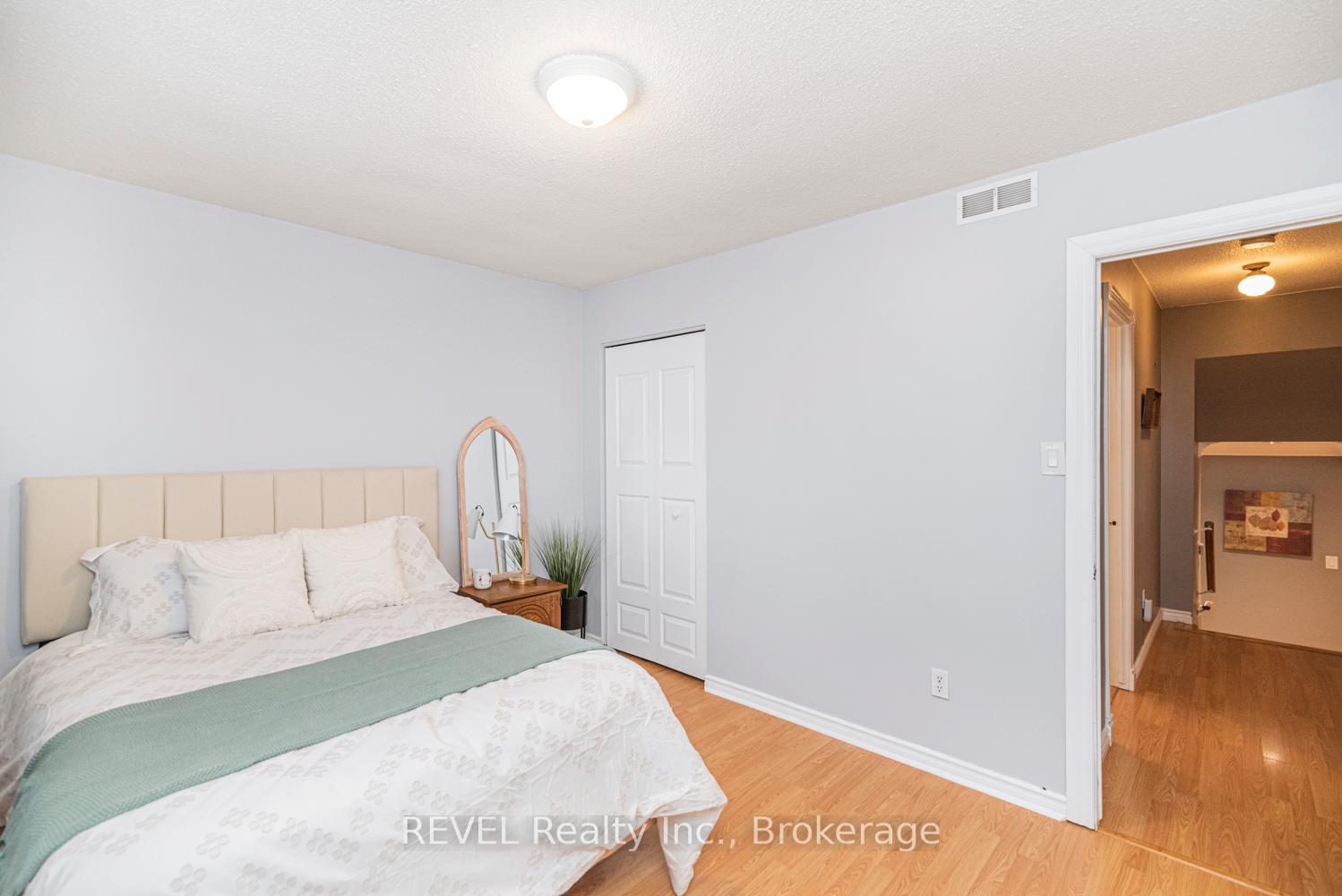 Photo 21 of 5 Arbutus Crescent, Hamilton, Stoney Creek Mountain — HOMEH