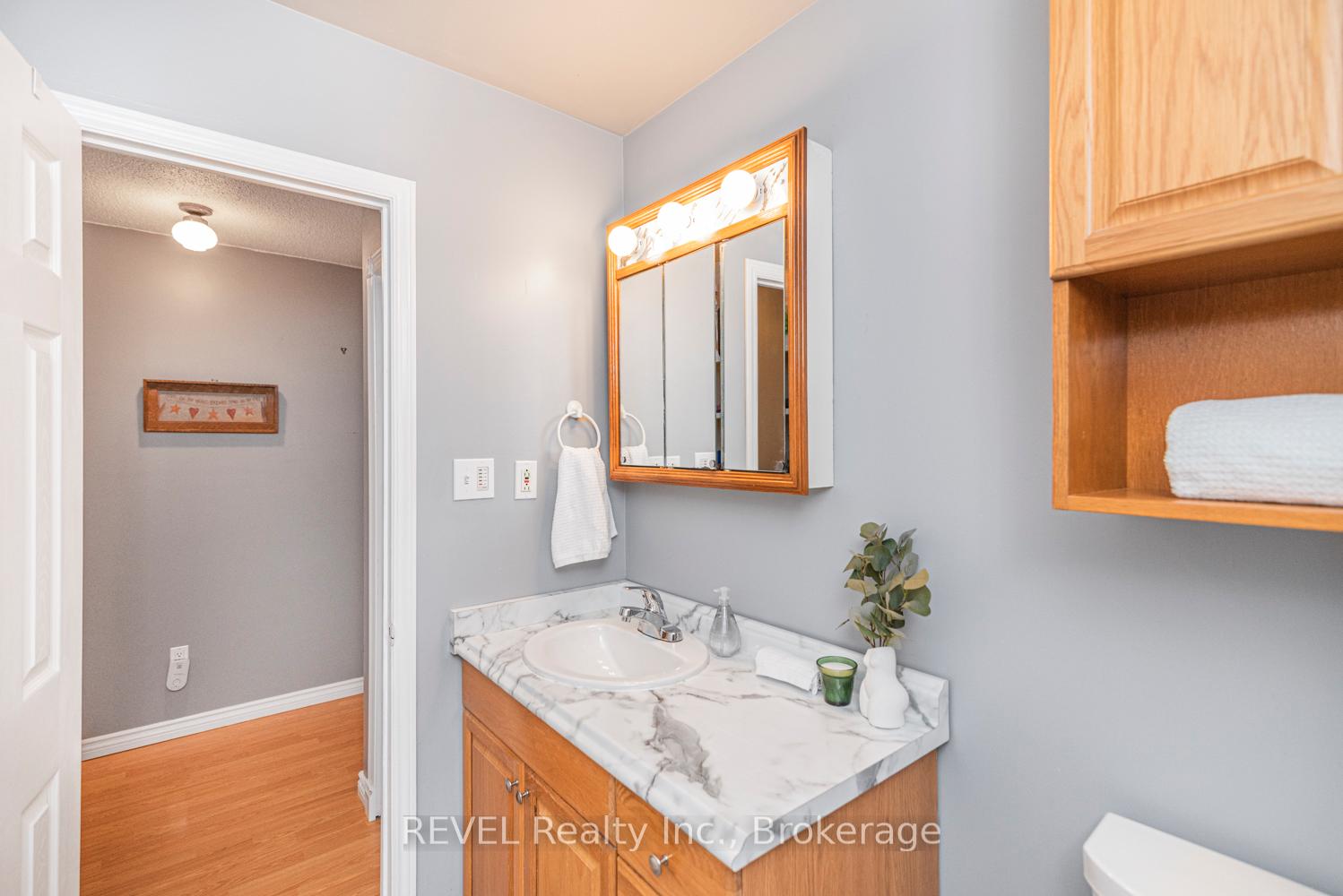 Photo 23 of 5 Arbutus Crescent, Hamilton, Stoney Creek Mountain — HOMEH