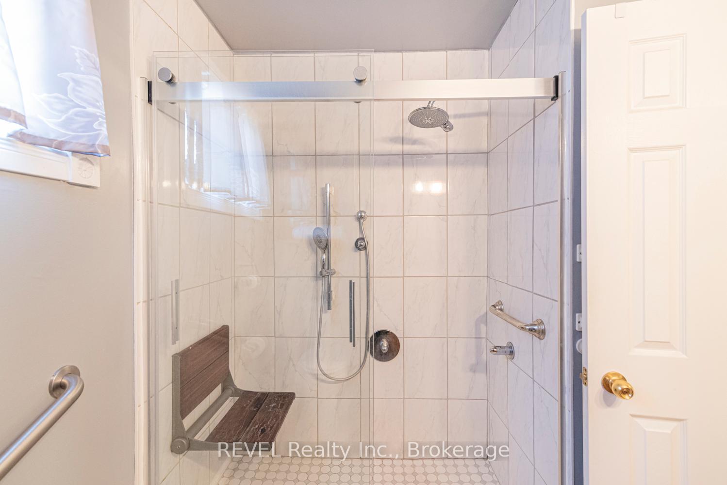 Photo 24 of 5 Arbutus Crescent, Hamilton, Stoney Creek Mountain — HOMEH
