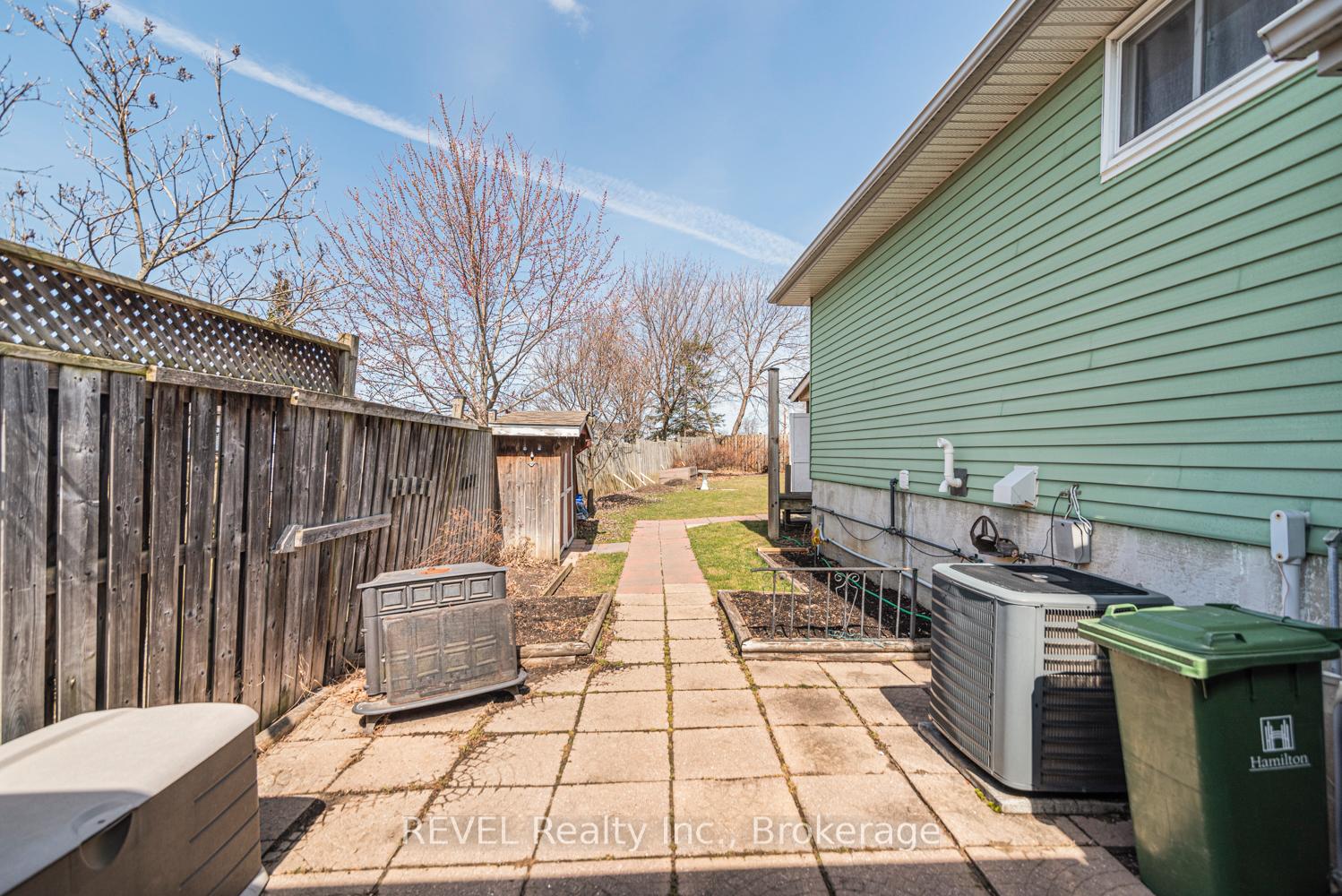 Photo 33 of 5 Arbutus Crescent, Hamilton, Stoney Creek Mountain — HOMEH