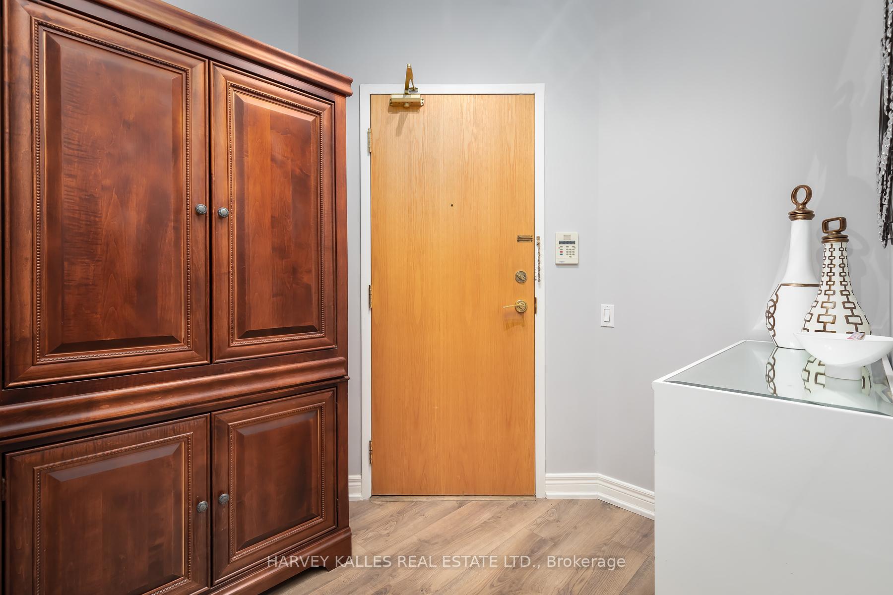 Photo 6 of Unit 310, 2 Edith Drive, Toronto, Yonge-Eglinton — HOMEH