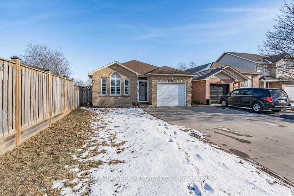 Photo 2 of 73 Marion Street, Hamilton, Mount Hope — HOMEH
