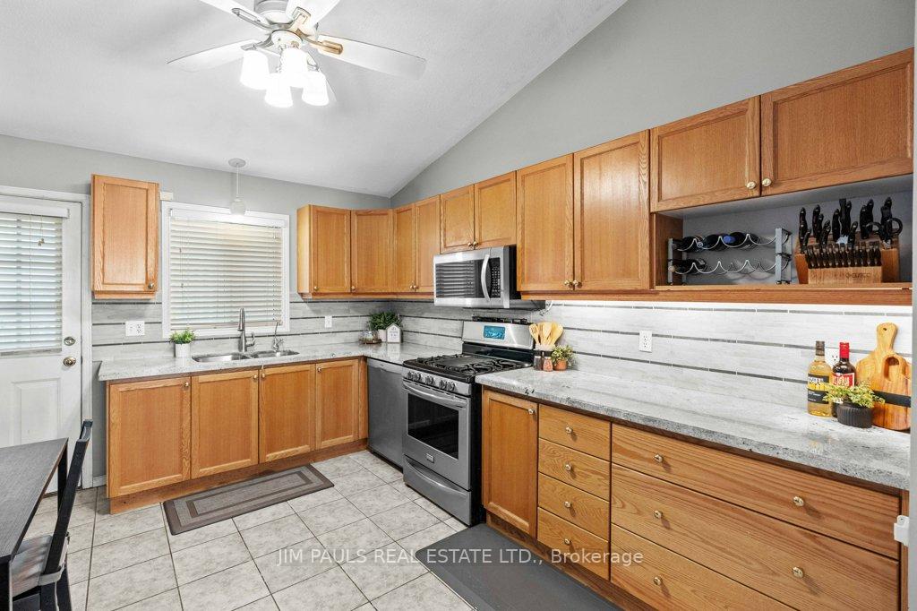Photo 10 of 73 Marion Street, Hamilton, Mount Hope — HOMEH