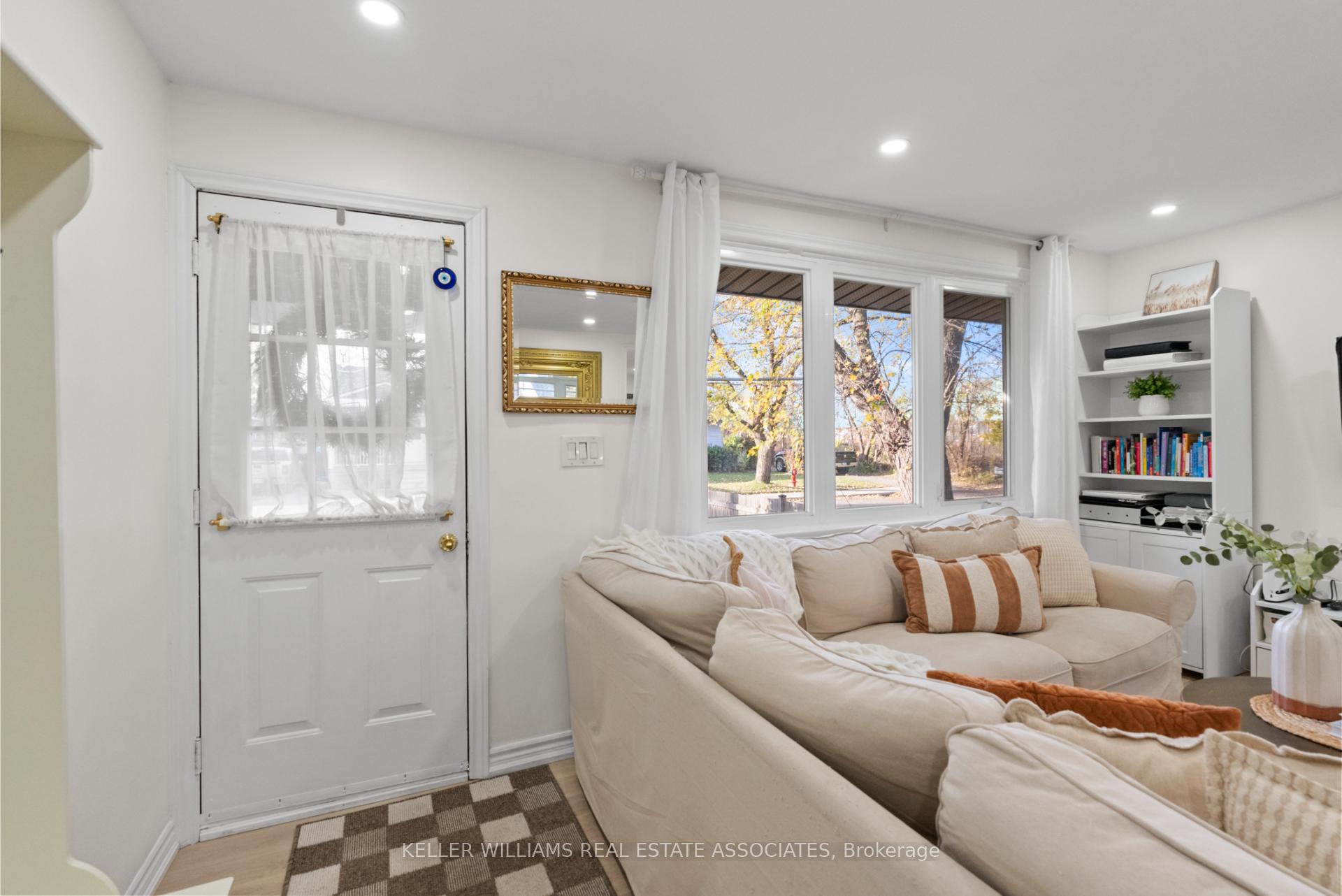 Photo 4 of 404 Tragina Avenue N, Hamilton, Homeside — HOMEH