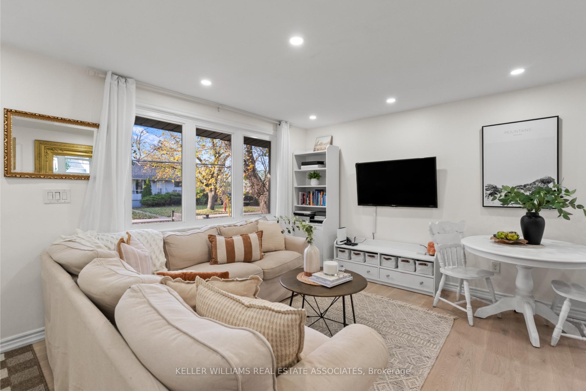Photo 9 of 404 Tragina Avenue N, Hamilton, Homeside — HOMEH