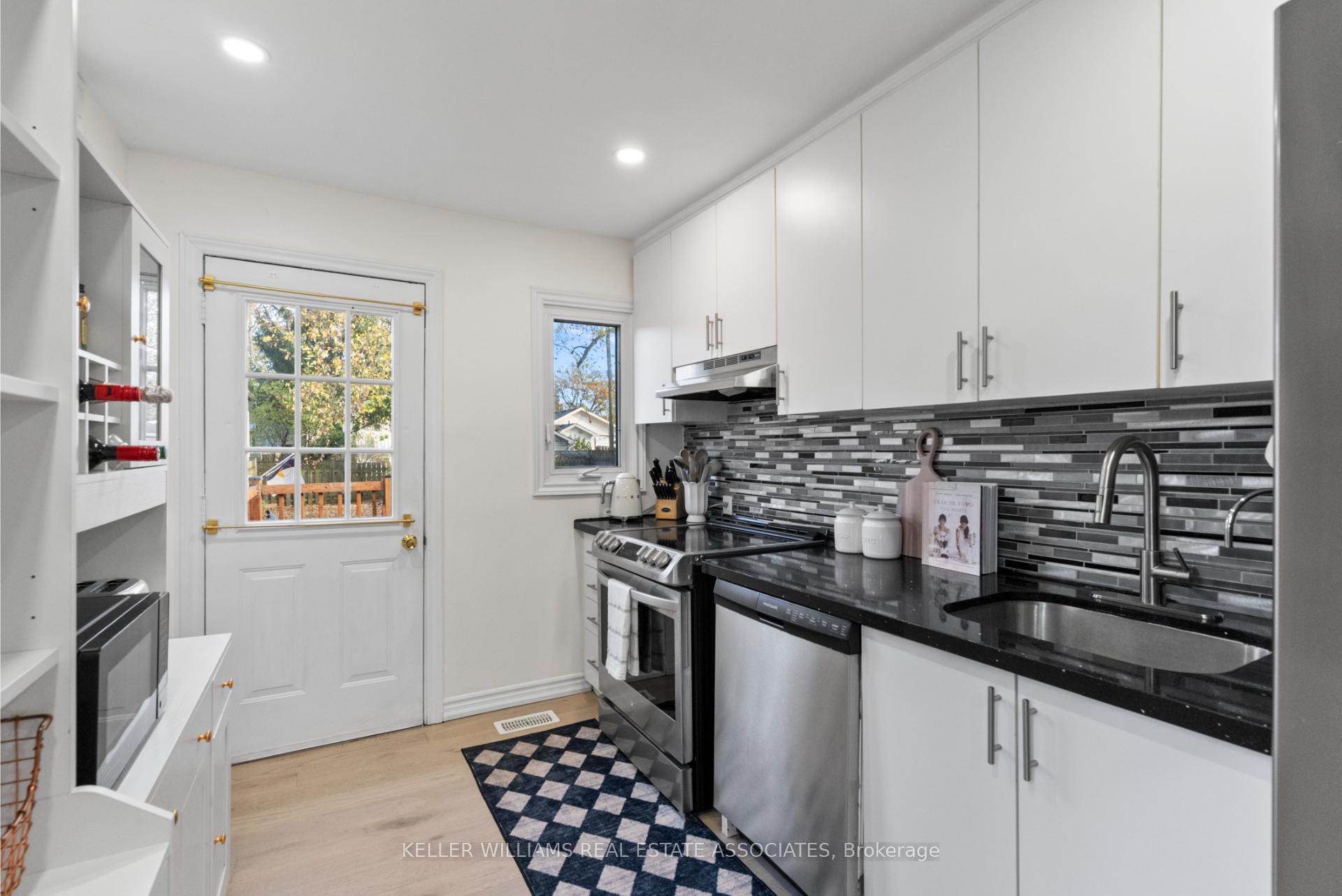 Photo 14 of 404 Tragina Avenue N, Hamilton, Homeside — HOMEH