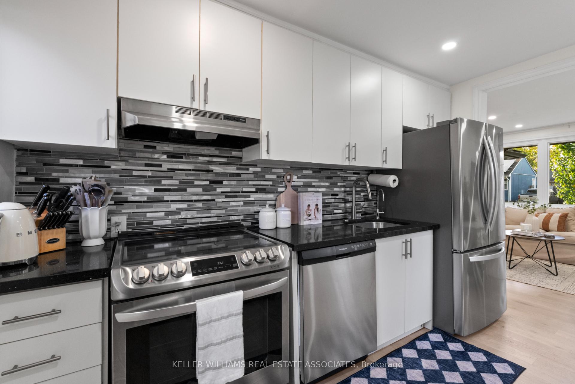 Photo 15 of 404 Tragina Avenue N, Hamilton, Homeside — HOMEH