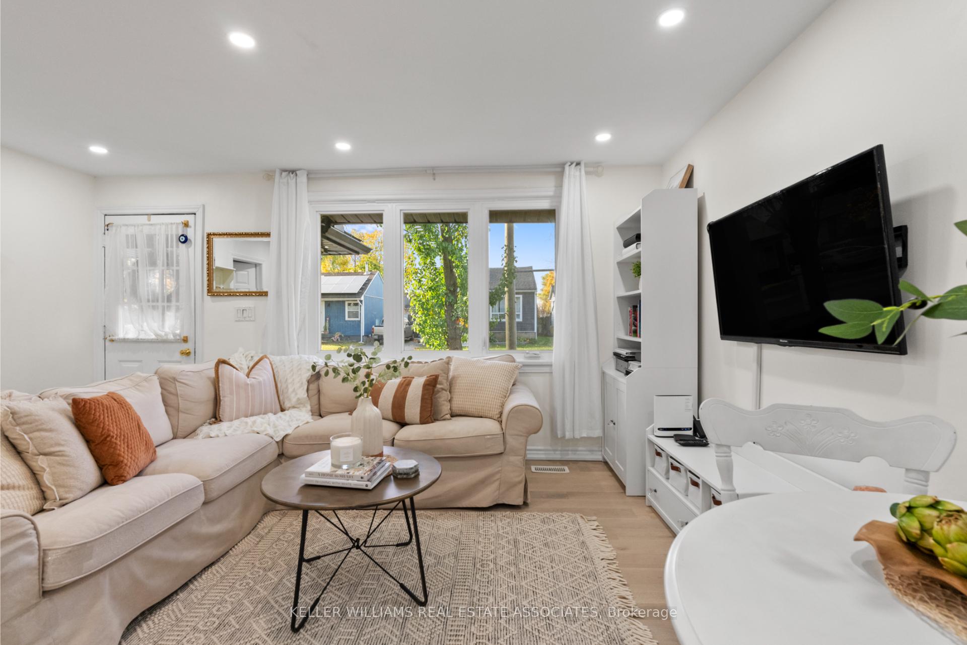 Photo 18 of 404 Tragina Avenue N, Hamilton, Homeside — HOMEH