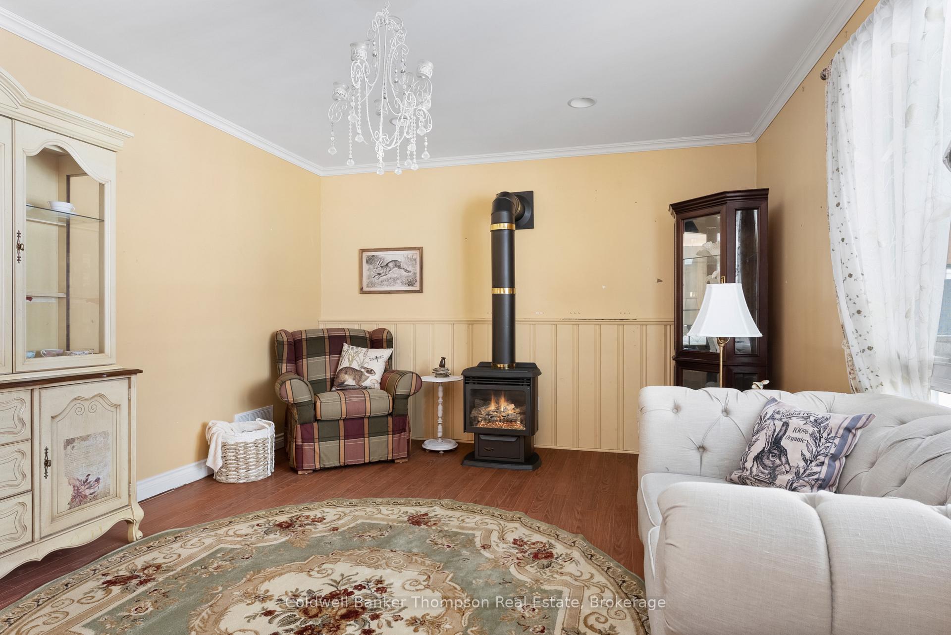 Photo 11 of 332 High Street E, Burk's Falls — HOMEH