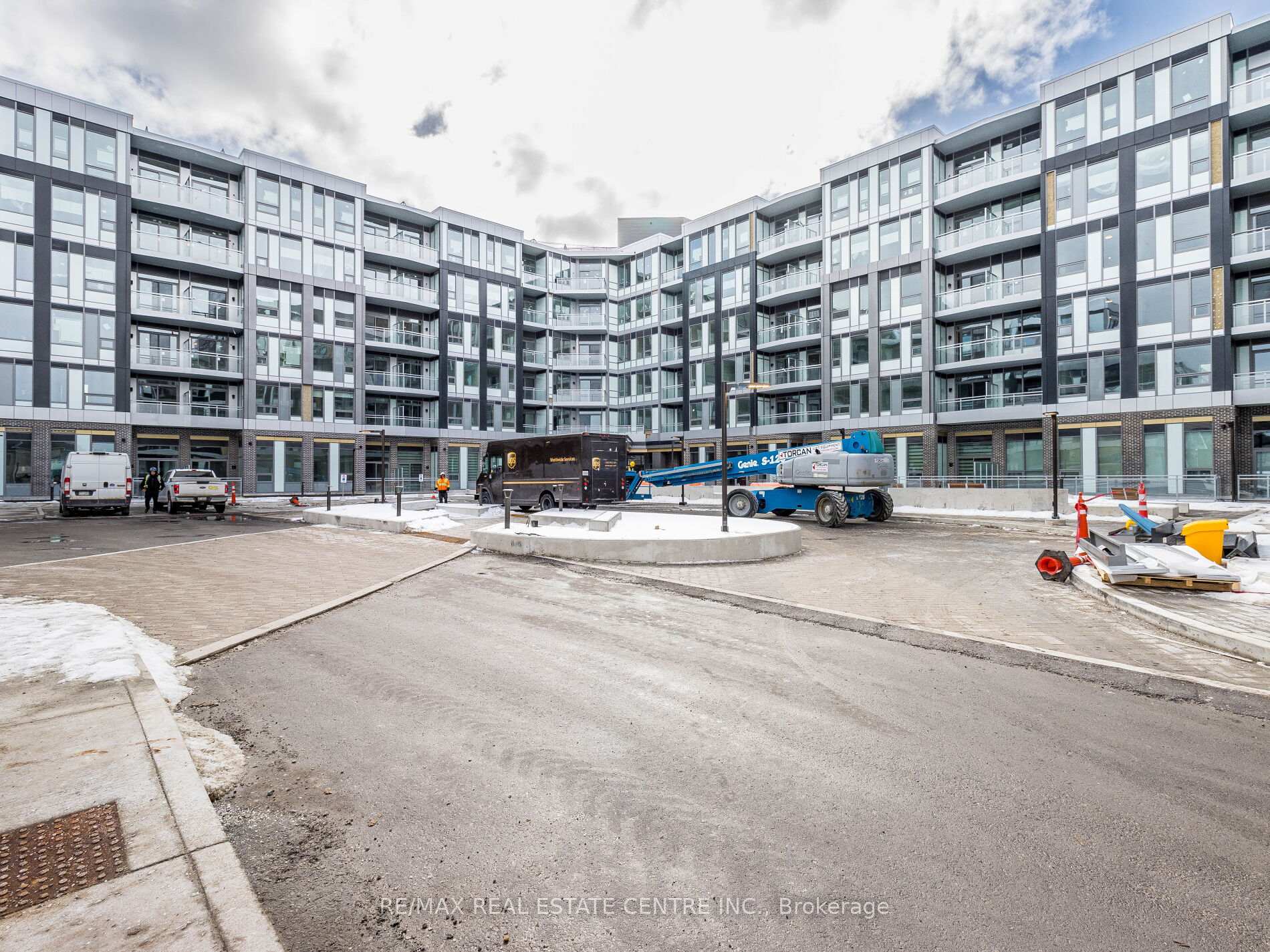 Photo 2 of Unit 236, 2501 Saw Whet Boulevard, Oakville, Glen Abbey — HOMEH