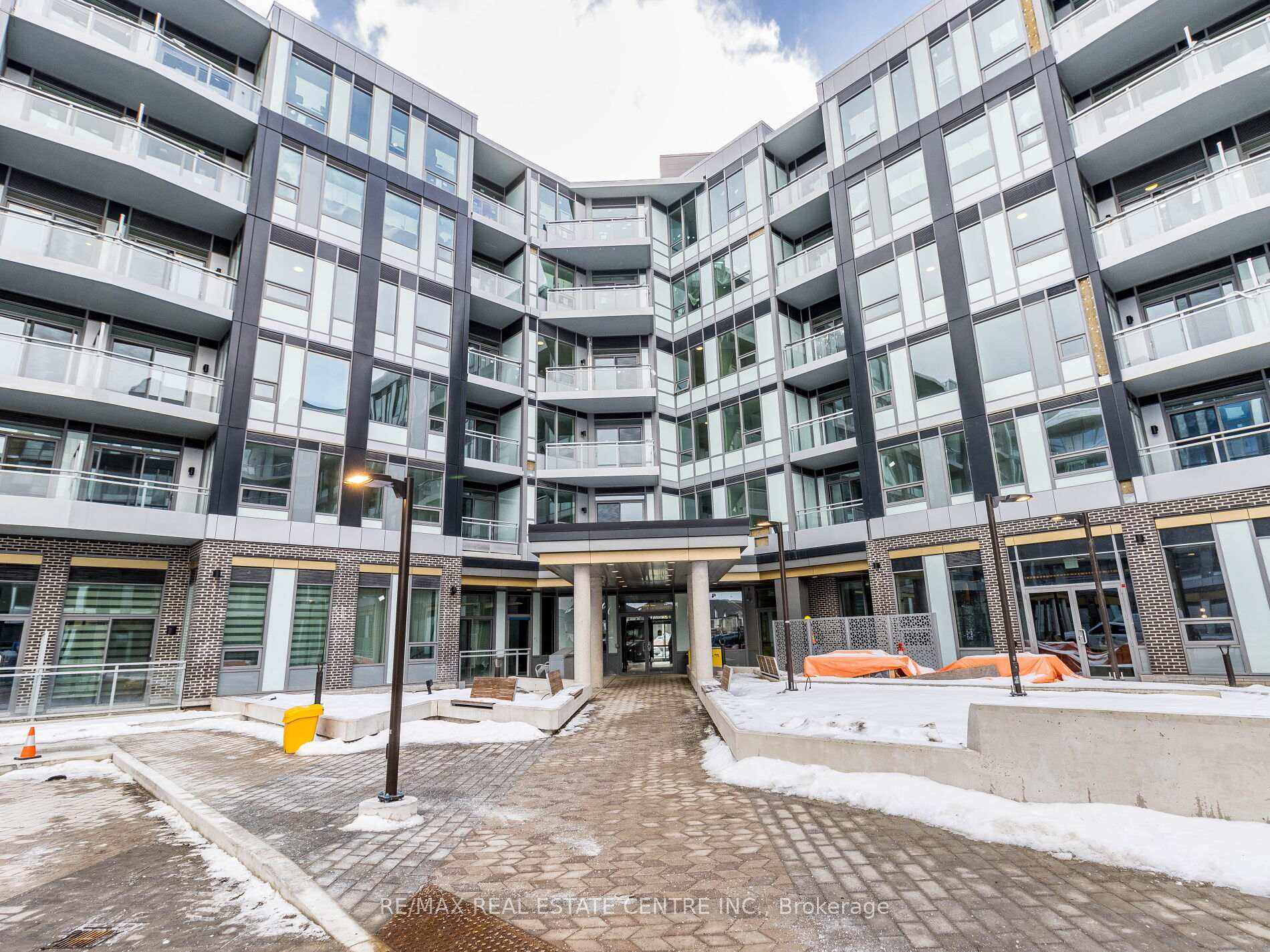Photo 3 of Unit 236, 2501 Saw Whet Boulevard, Oakville, Glen Abbey — HOMEH