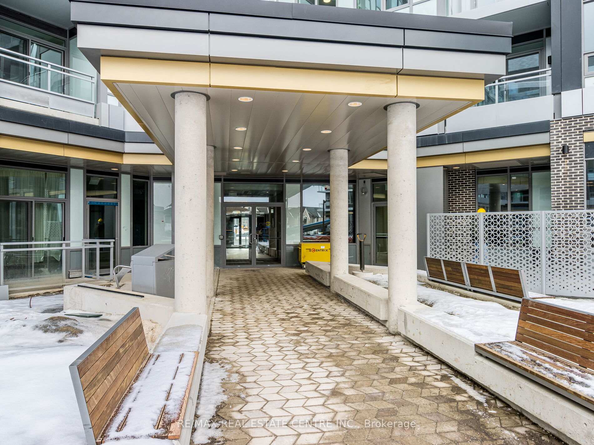 Photo 4 of Unit 236, 2501 Saw Whet Boulevard, Oakville, Glen Abbey — HOMEH