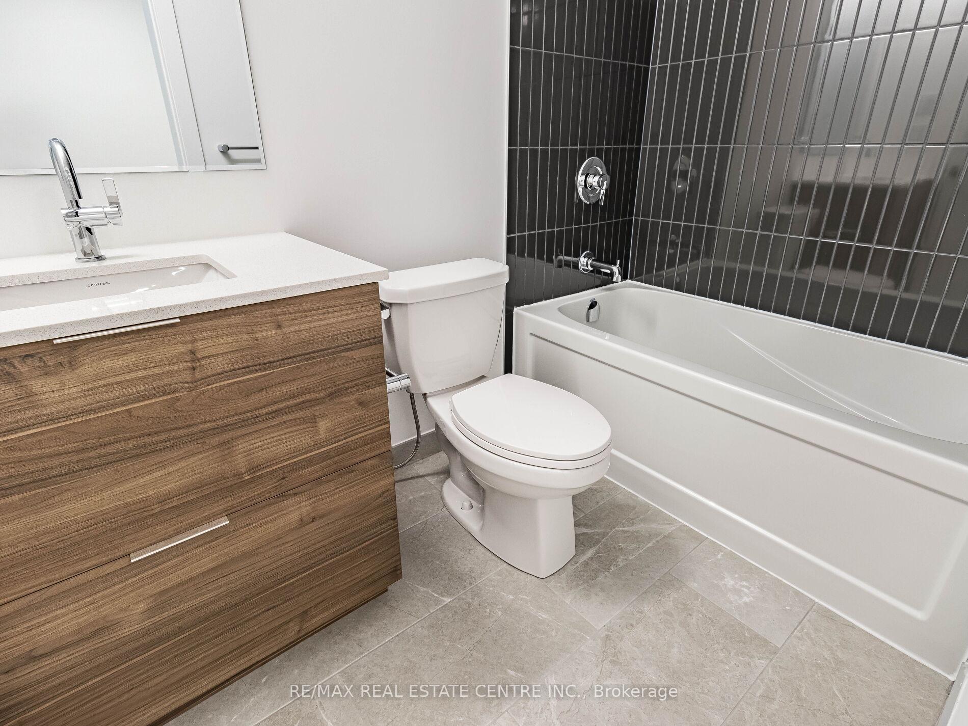 Photo 16 of Unit 236, 2501 Saw Whet Boulevard, Oakville, Glen Abbey — HOMEH
