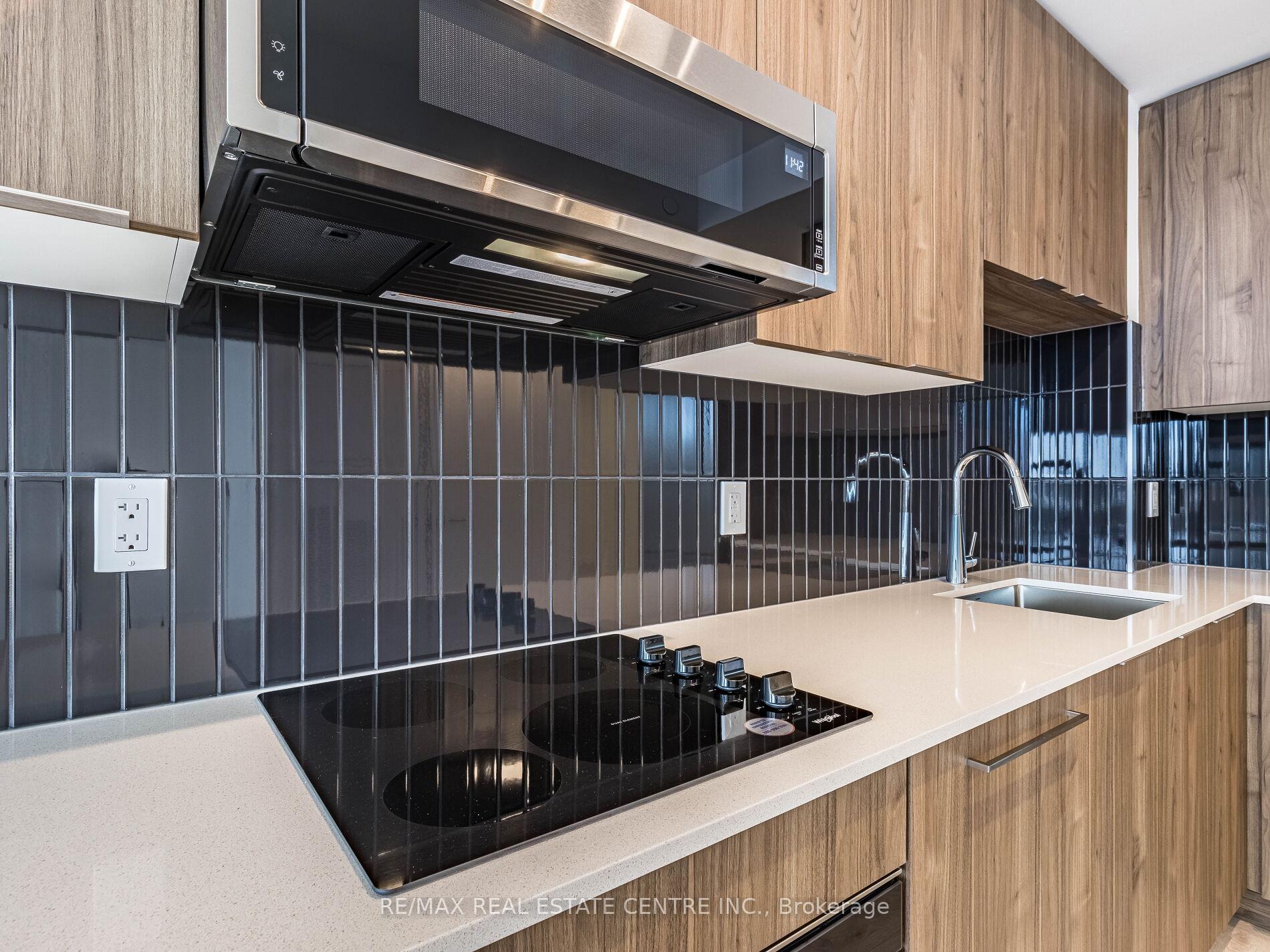 Photo 21 of Unit 236, 2501 Saw Whet Boulevard, Oakville, Glen Abbey — HOMEH