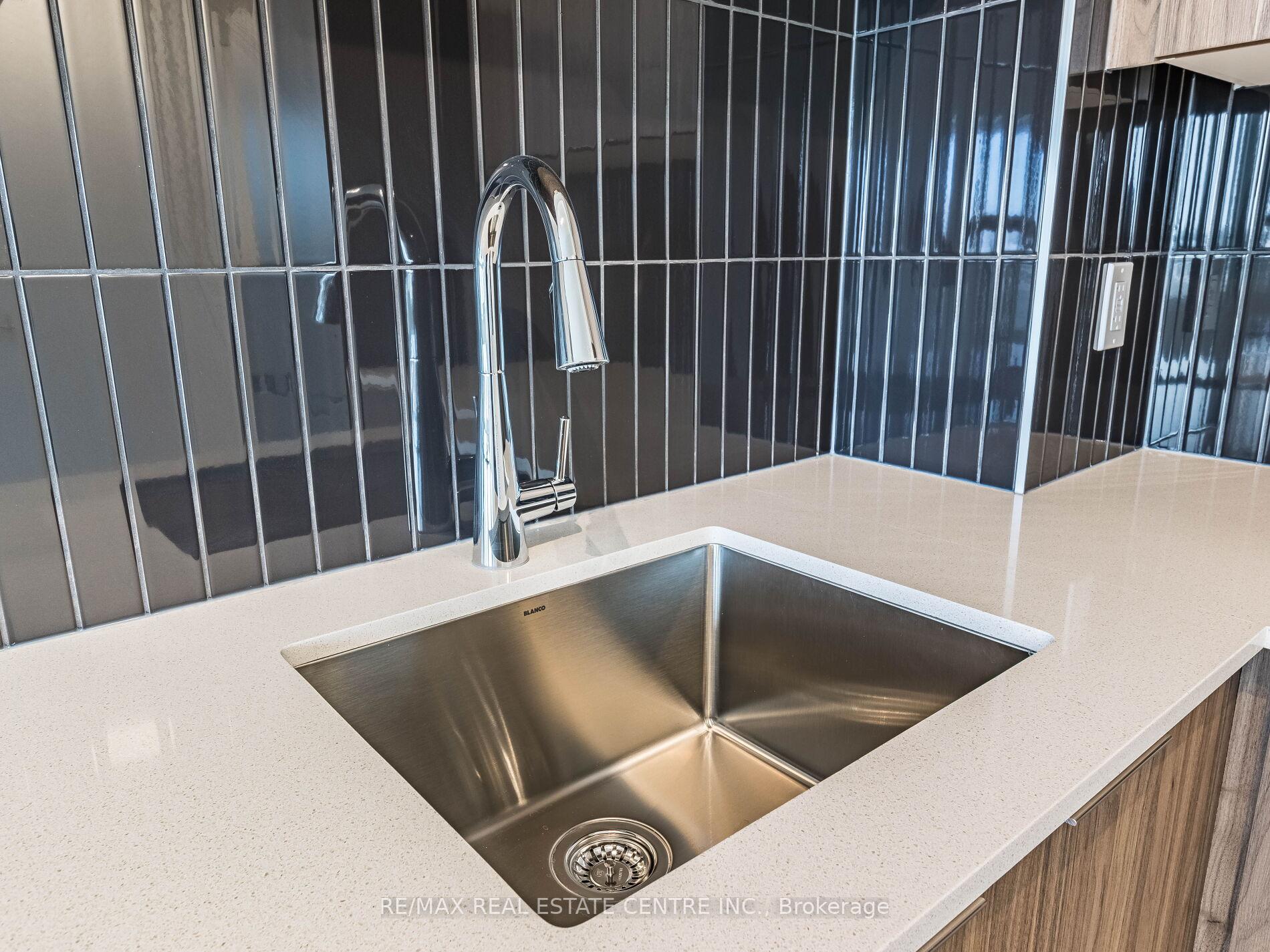 Photo 22 of Unit 236, 2501 Saw Whet Boulevard, Oakville, Glen Abbey — HOMEH