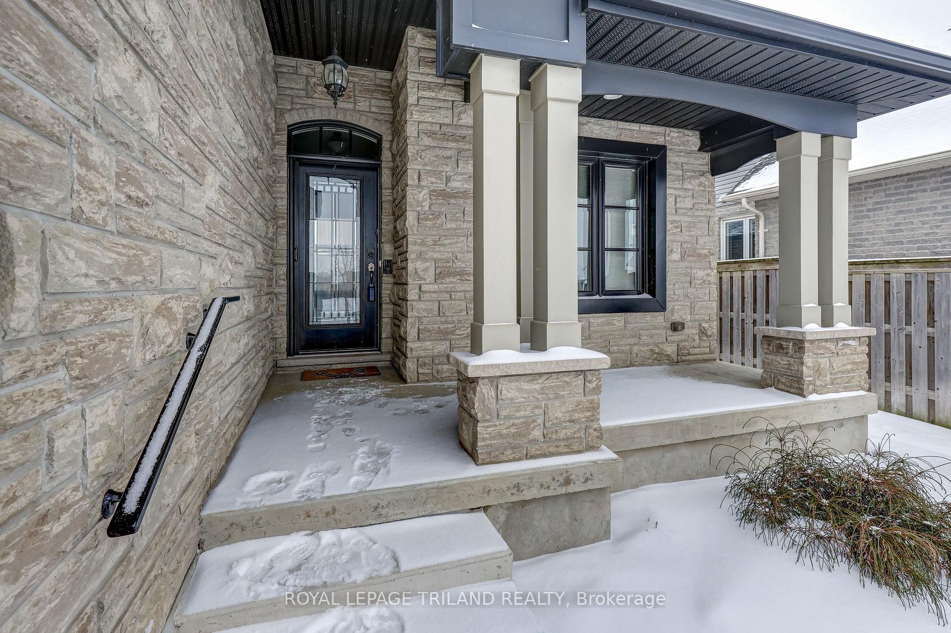 Photo 2 of 94 Shaw Valley Drive, St. Thomas — HOMEH