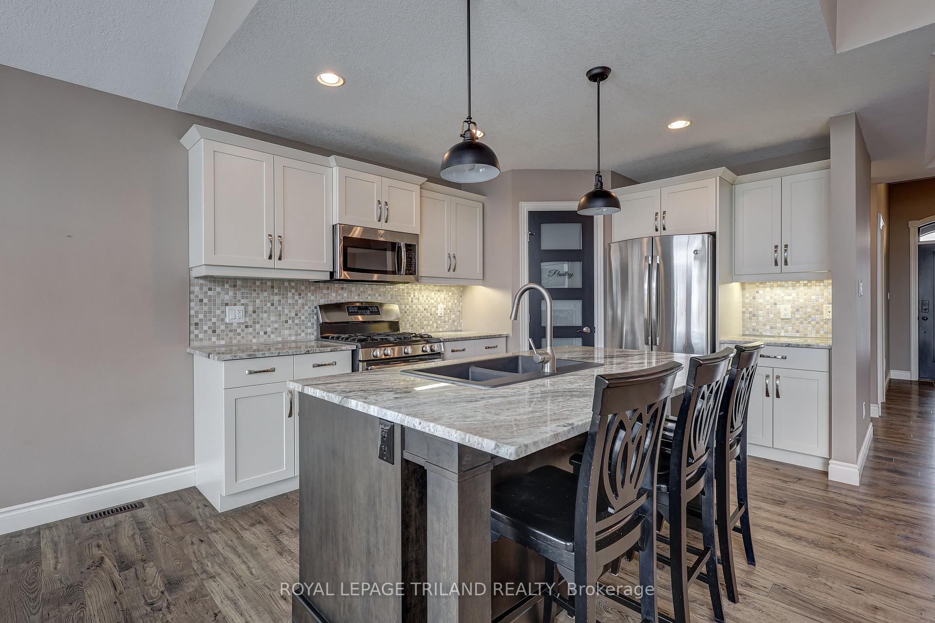 Photo 18 of 94 Shaw Valley Drive, St. Thomas — HOMEH