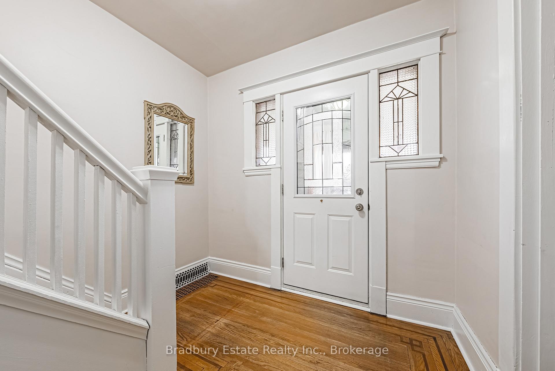 Photo 3 of 89 Graham Avenue S, Hamilton, Delta — HOMEH