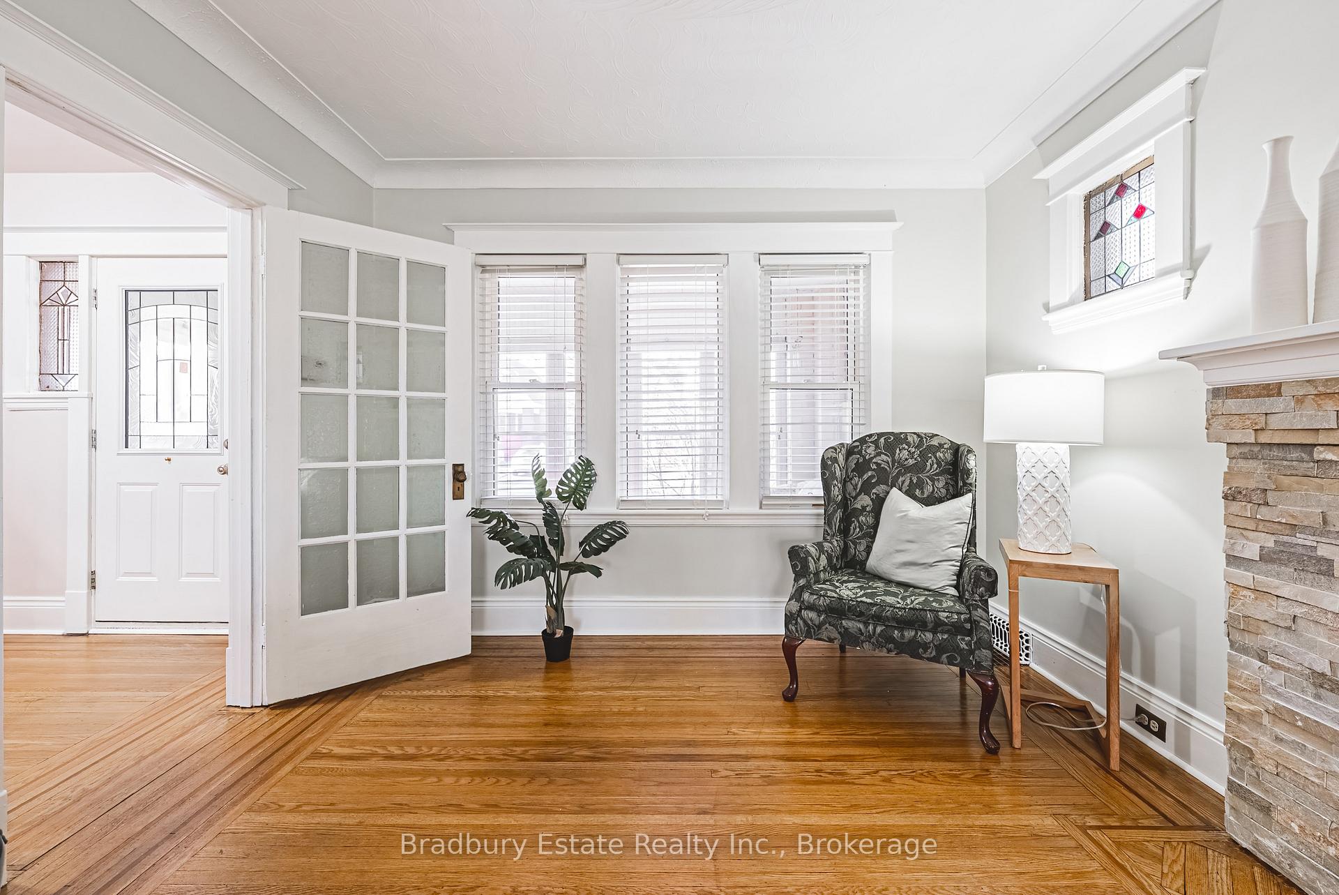 Photo 4 of 89 Graham Avenue S, Hamilton, Delta — HOMEH
