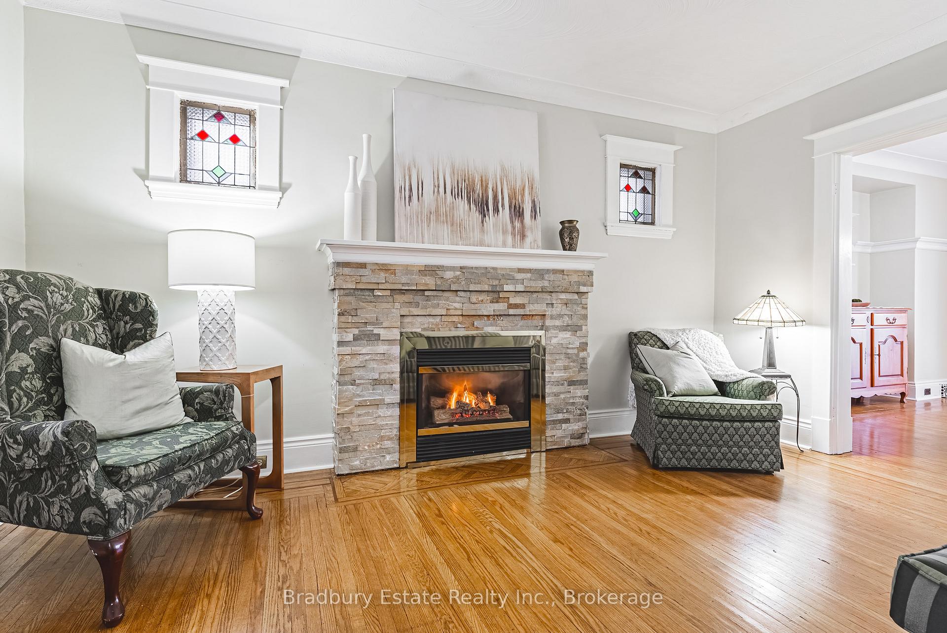 Photo 5 of 89 Graham Avenue S, Hamilton, Delta — HOMEH