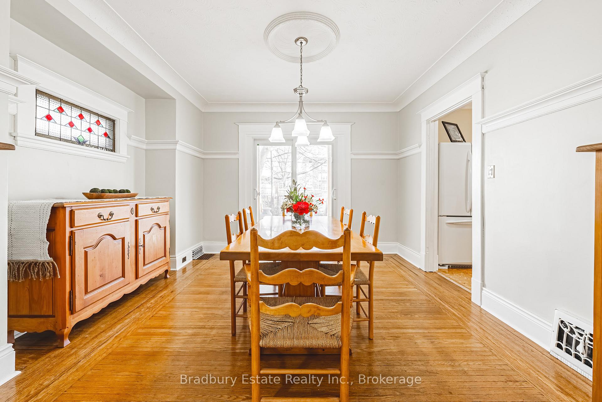 Photo 6 of 89 Graham Avenue S, Hamilton, Delta — HOMEH