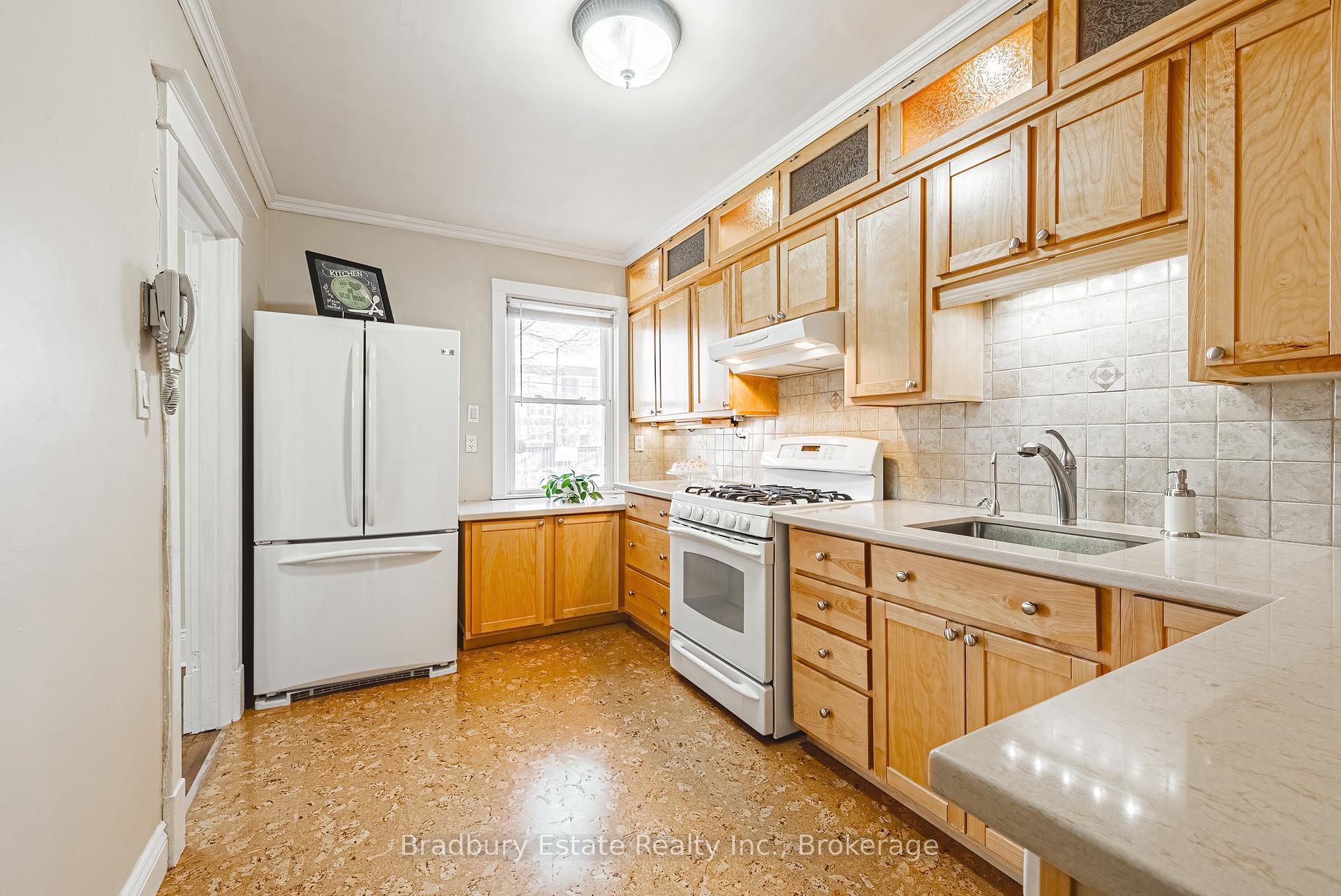 Photo 8 of 89 Graham Avenue S, Hamilton, Delta — HOMEH