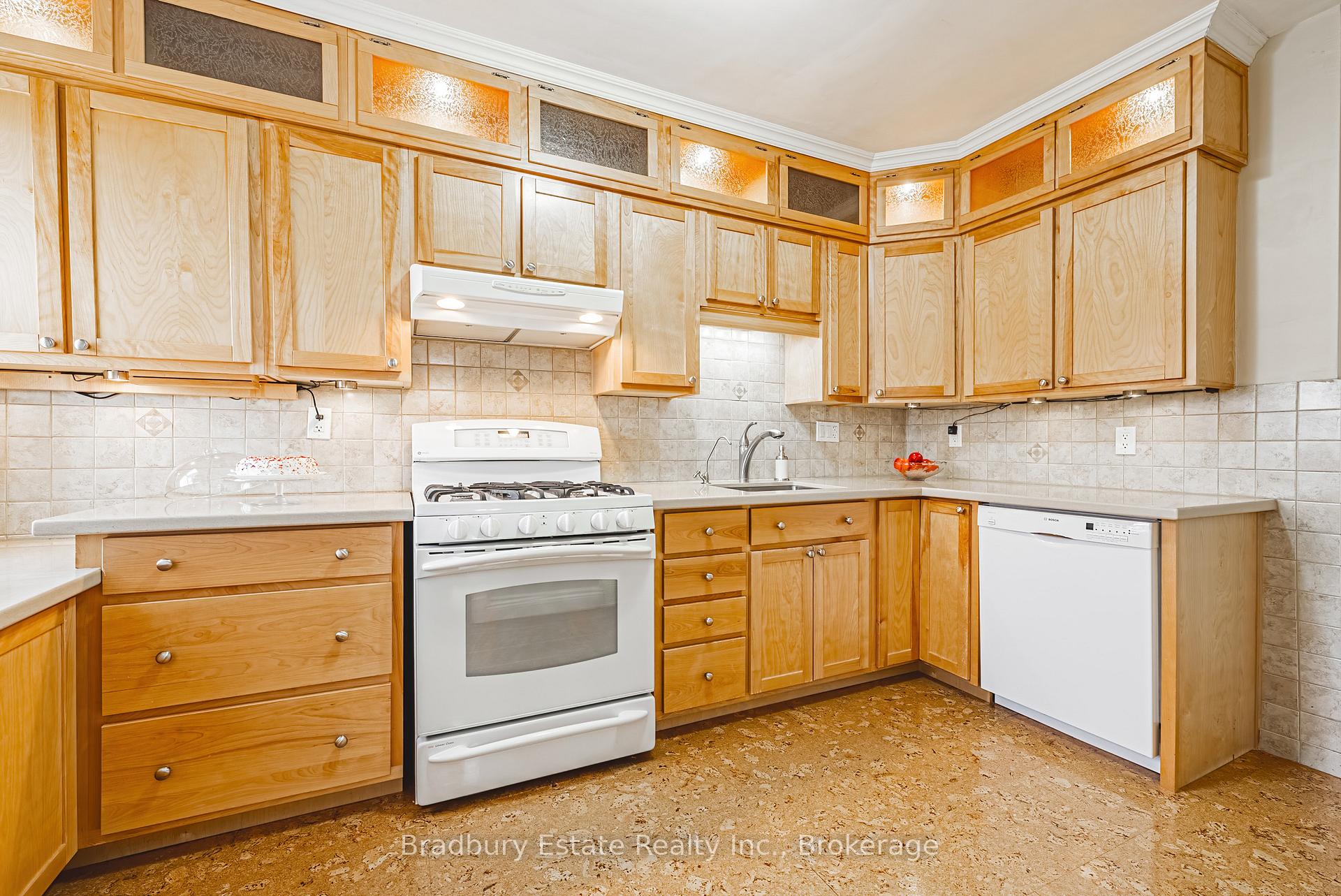 Photo 9 of 89 Graham Avenue S, Hamilton, Delta — HOMEH
