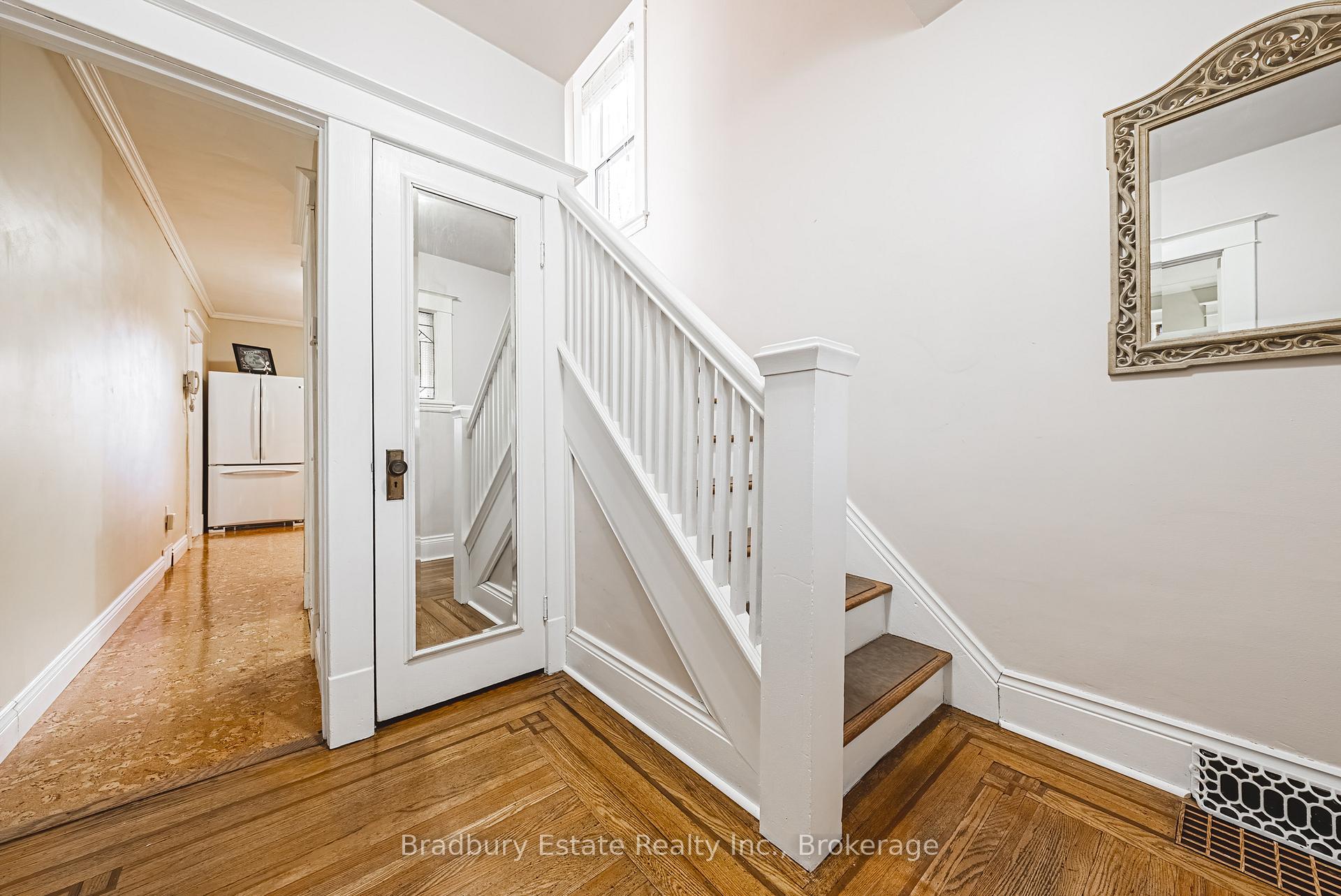 Photo 10 of 89 Graham Avenue S, Hamilton, Delta — HOMEH