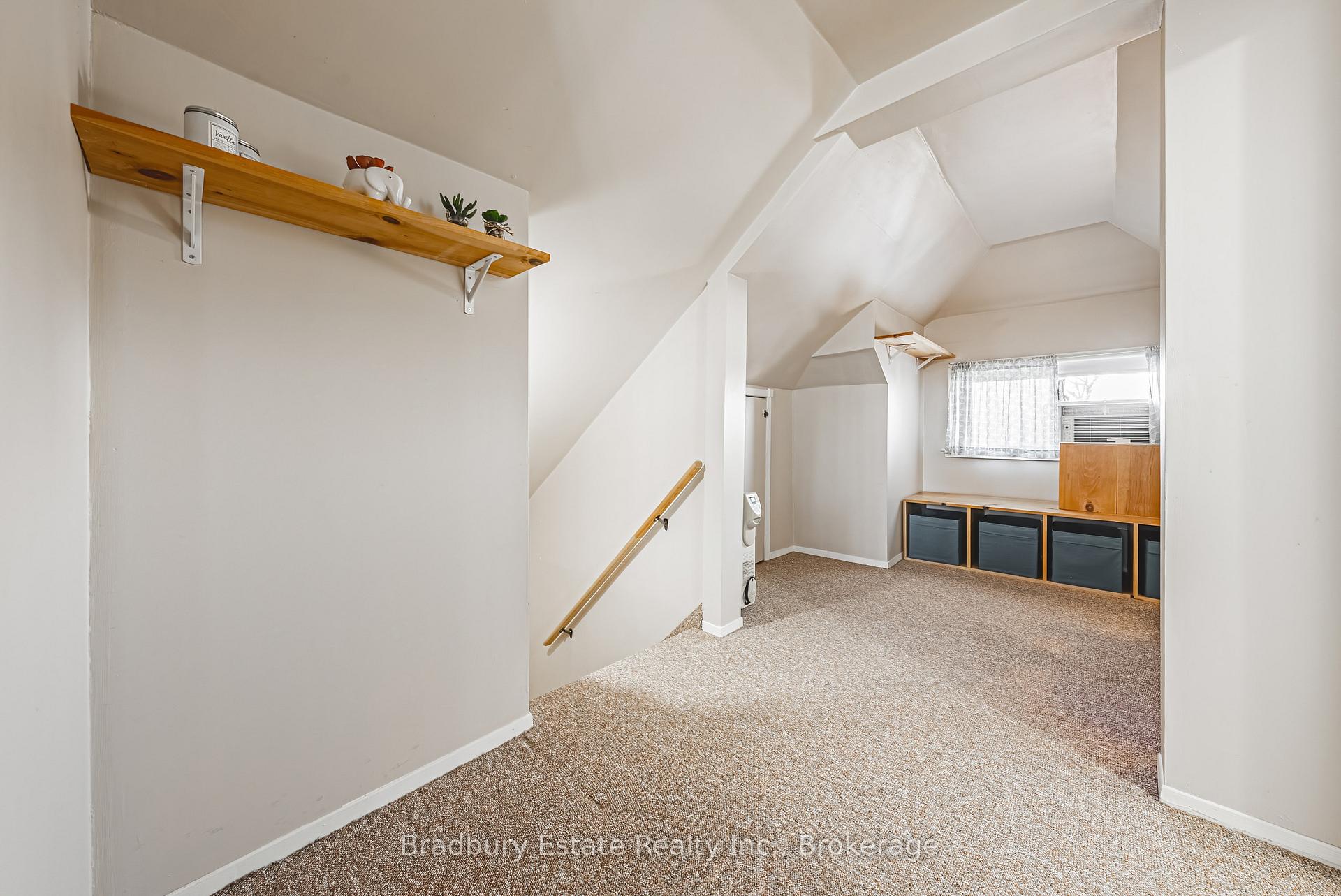 Photo 19 of 89 Graham Avenue S, Hamilton, Delta — HOMEH