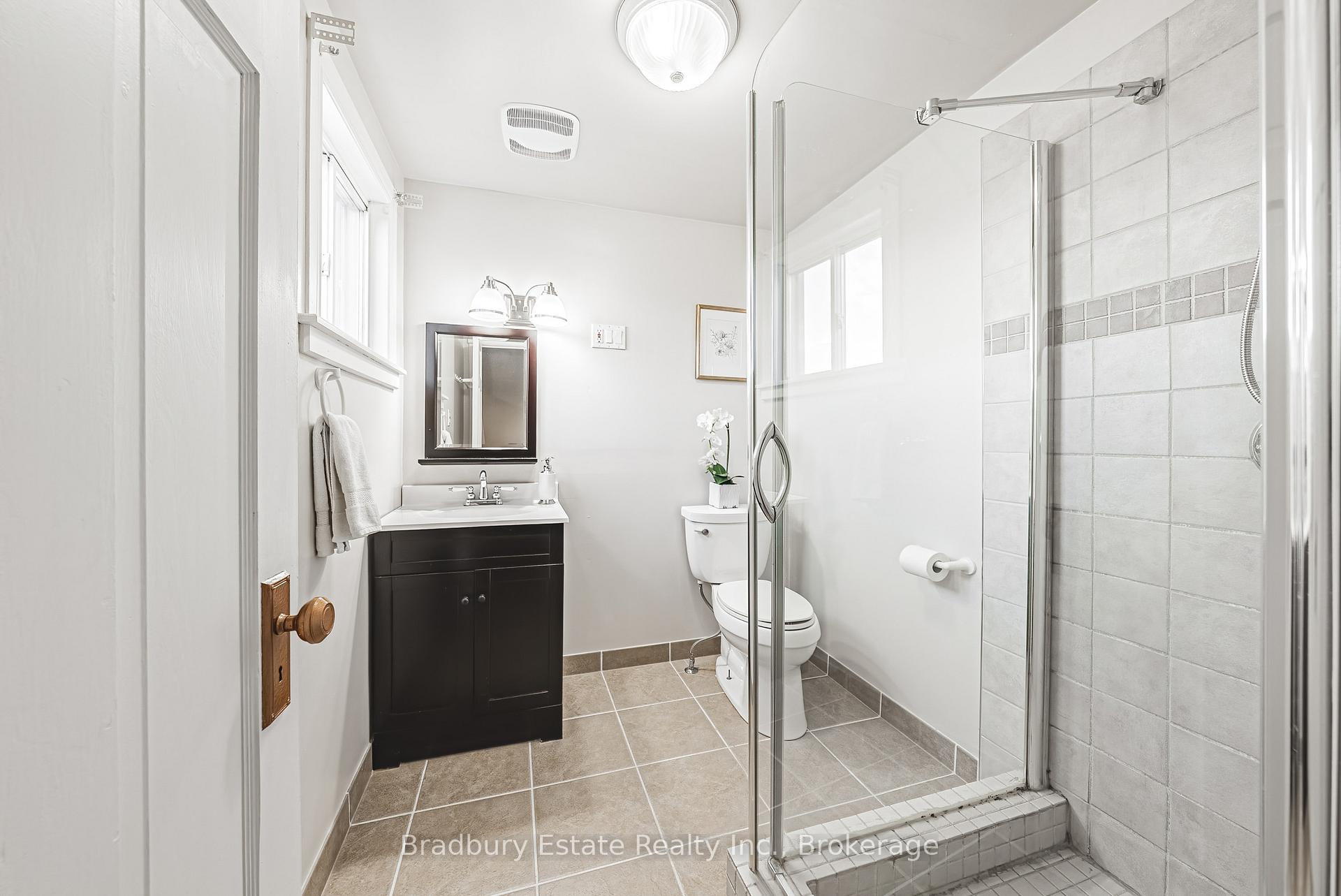 Photo 21 of 89 Graham Avenue S, Hamilton, Delta — HOMEH