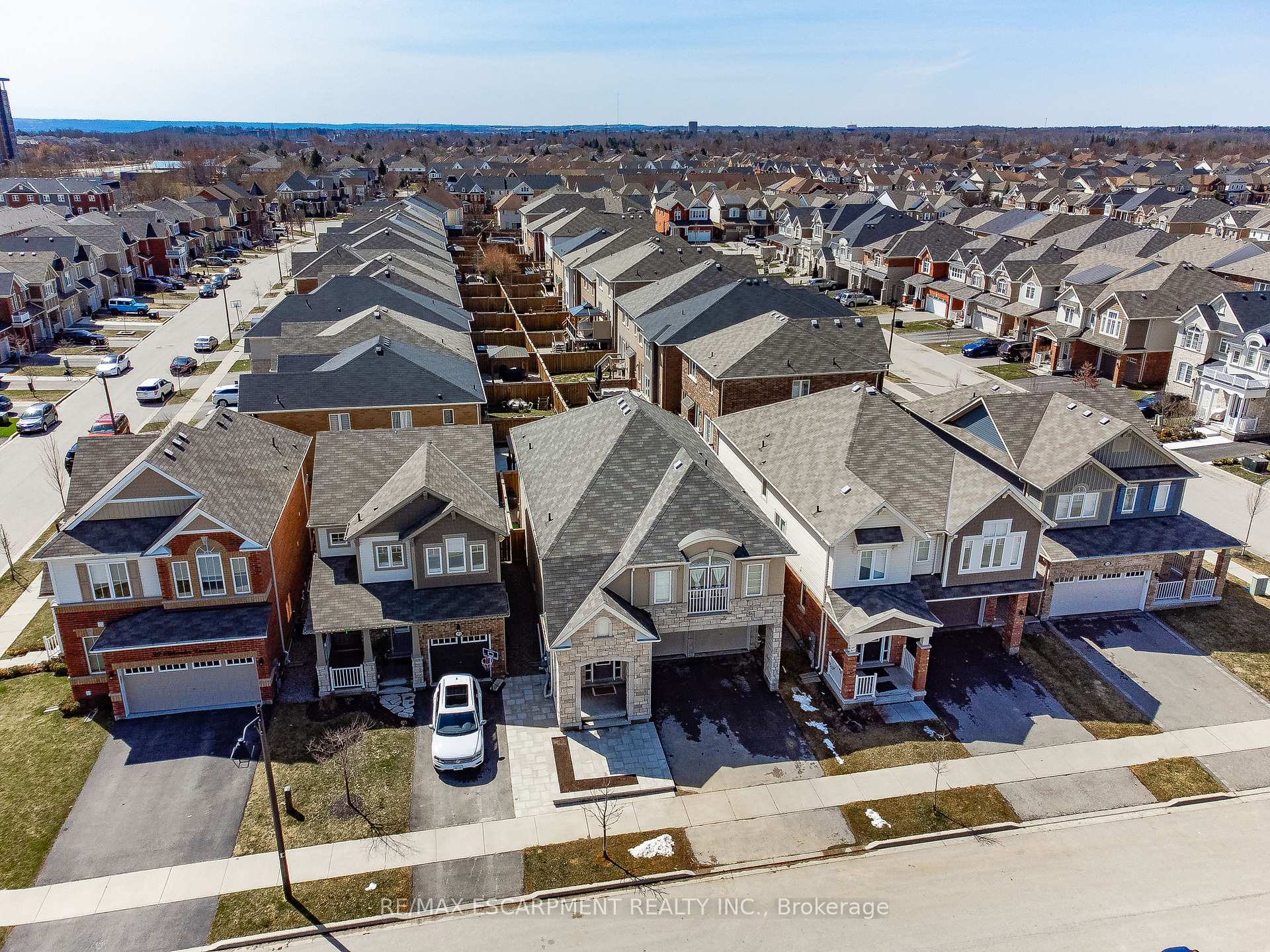 Photo 1 of 107 Stillwater Crescent, Hamilton, Waterdown — HOMEH