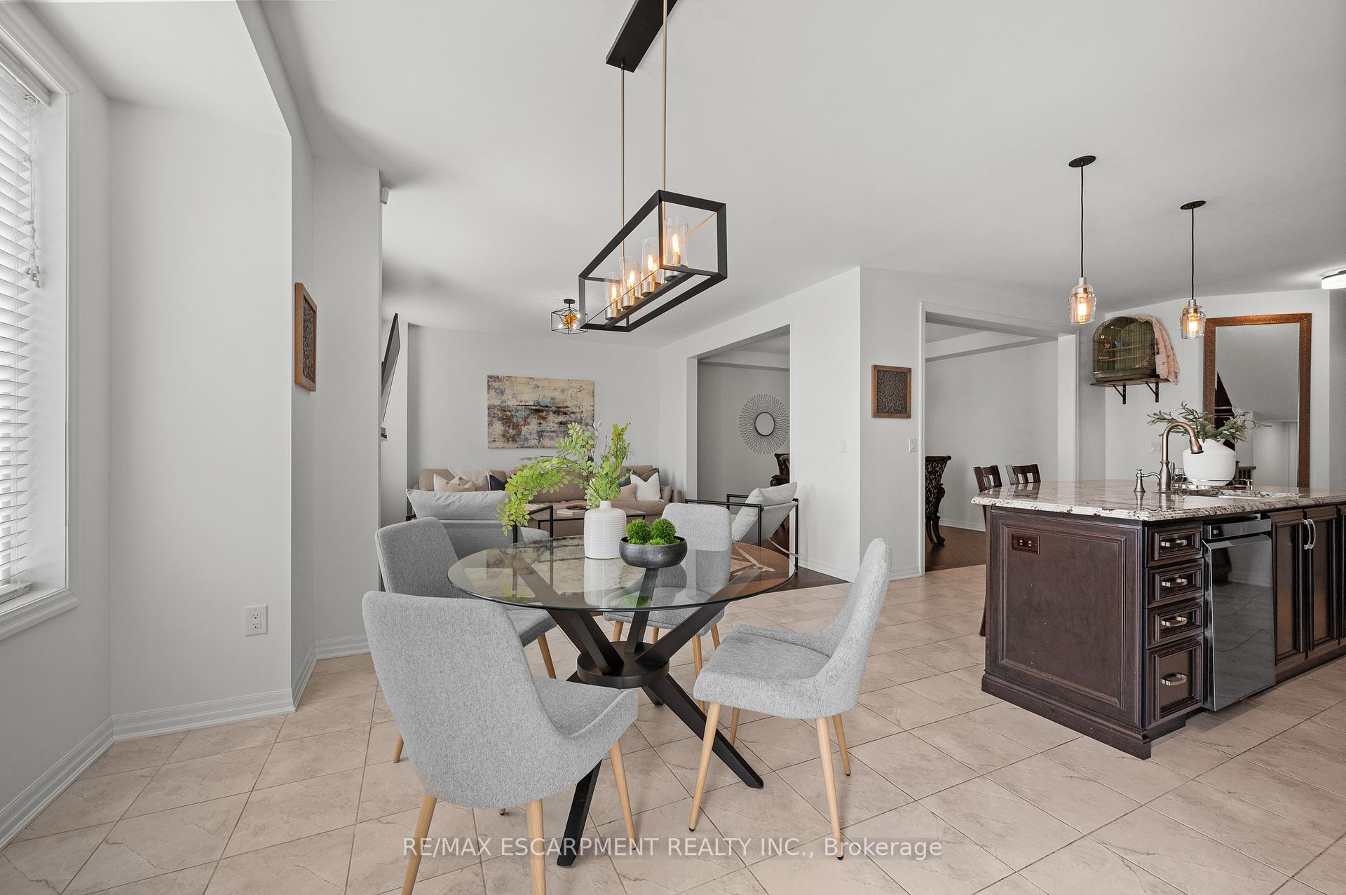 Photo 3 of 107 Stillwater Crescent, Hamilton, Waterdown — HOMEH
