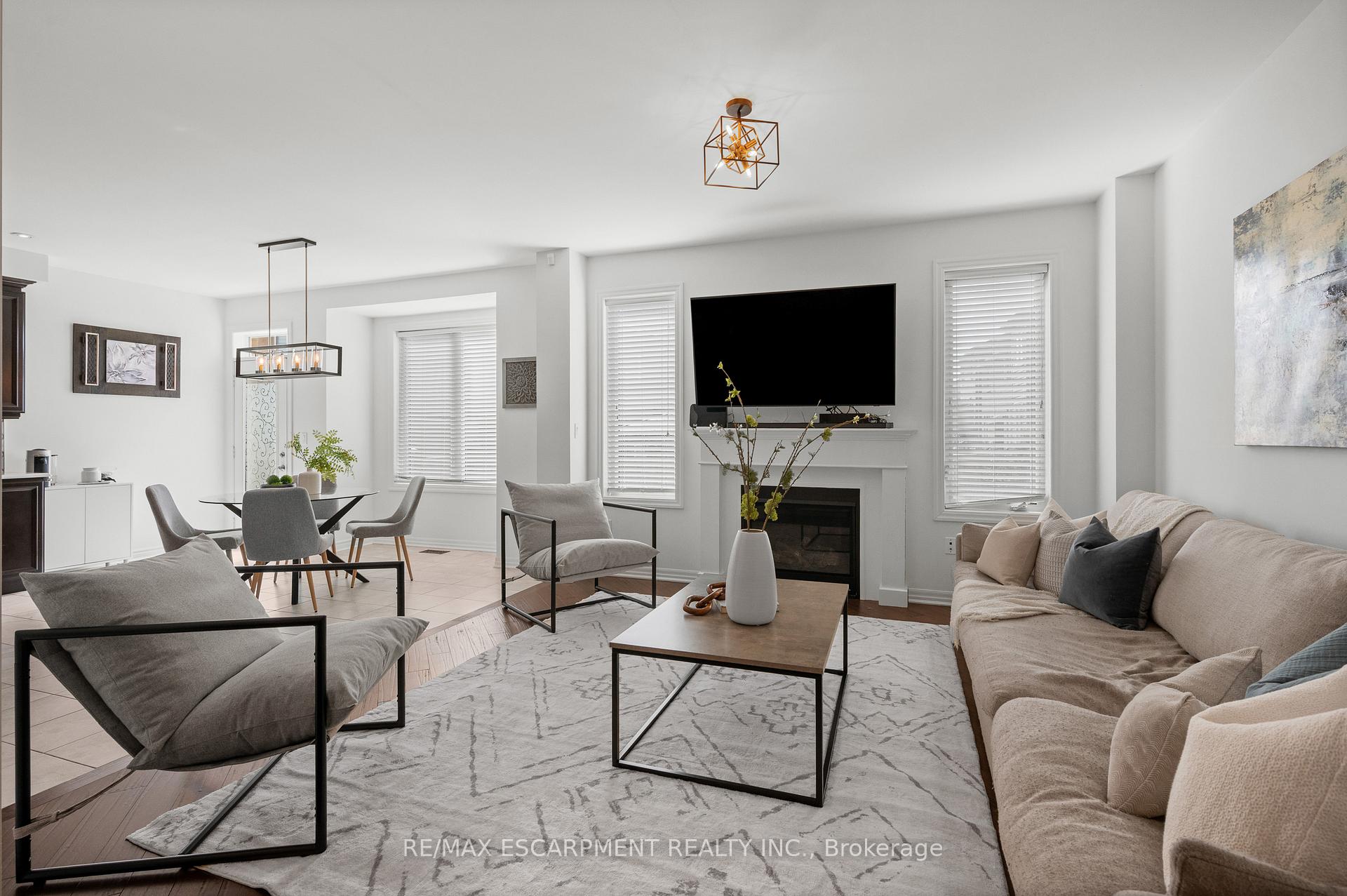 Photo 5 of 107 Stillwater Crescent, Hamilton, Waterdown — HOMEH