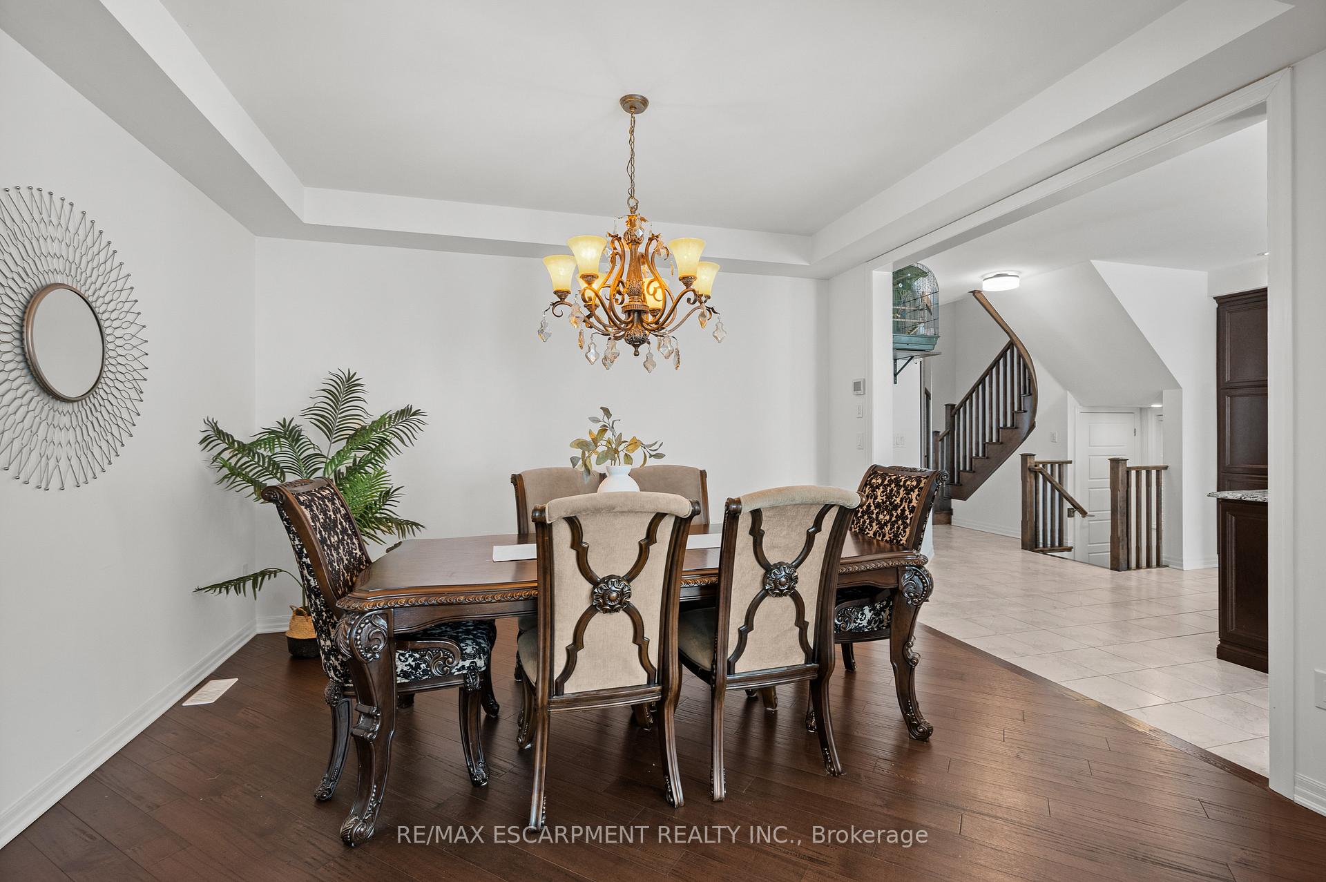 Photo 6 of 107 Stillwater Crescent, Hamilton, Waterdown — HOMEH