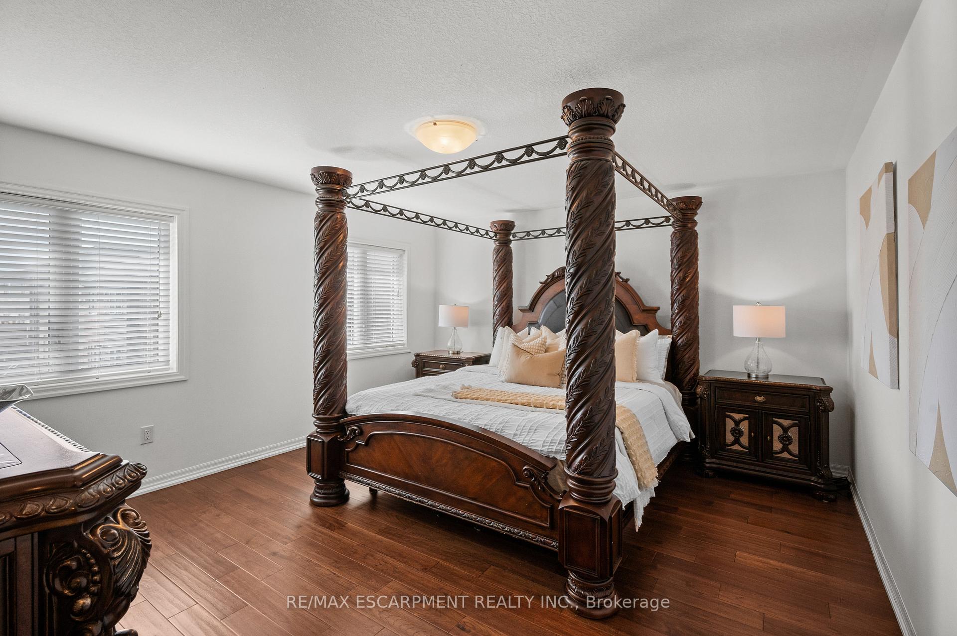 Photo 8 of 107 Stillwater Crescent, Hamilton, Waterdown — HOMEH