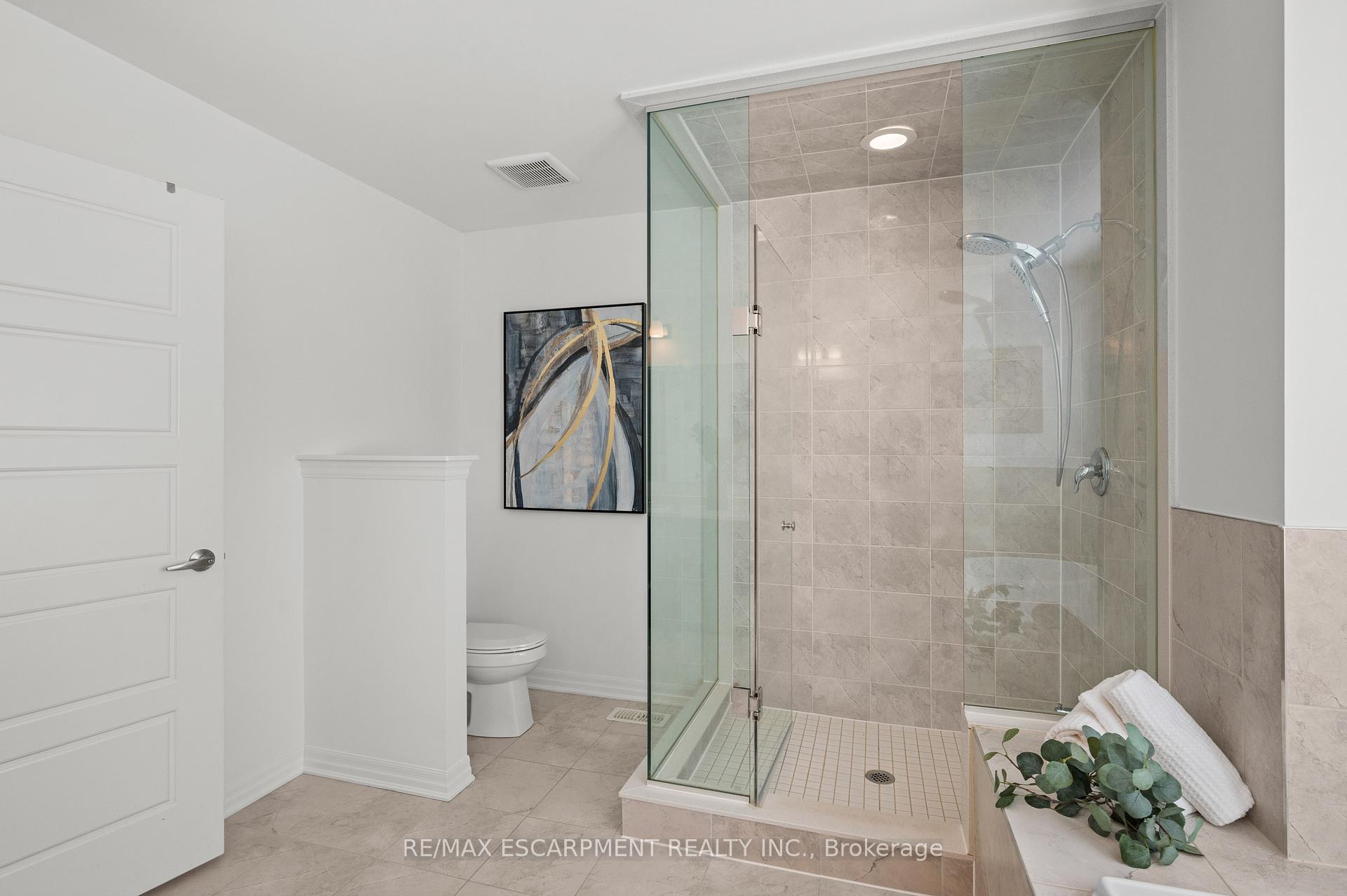 Photo 12 of 107 Stillwater Crescent, Hamilton, Waterdown — HOMEH