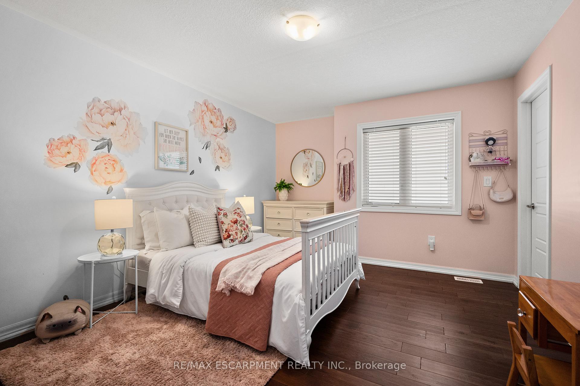 Photo 13 of 107 Stillwater Crescent, Hamilton, Waterdown — HOMEH