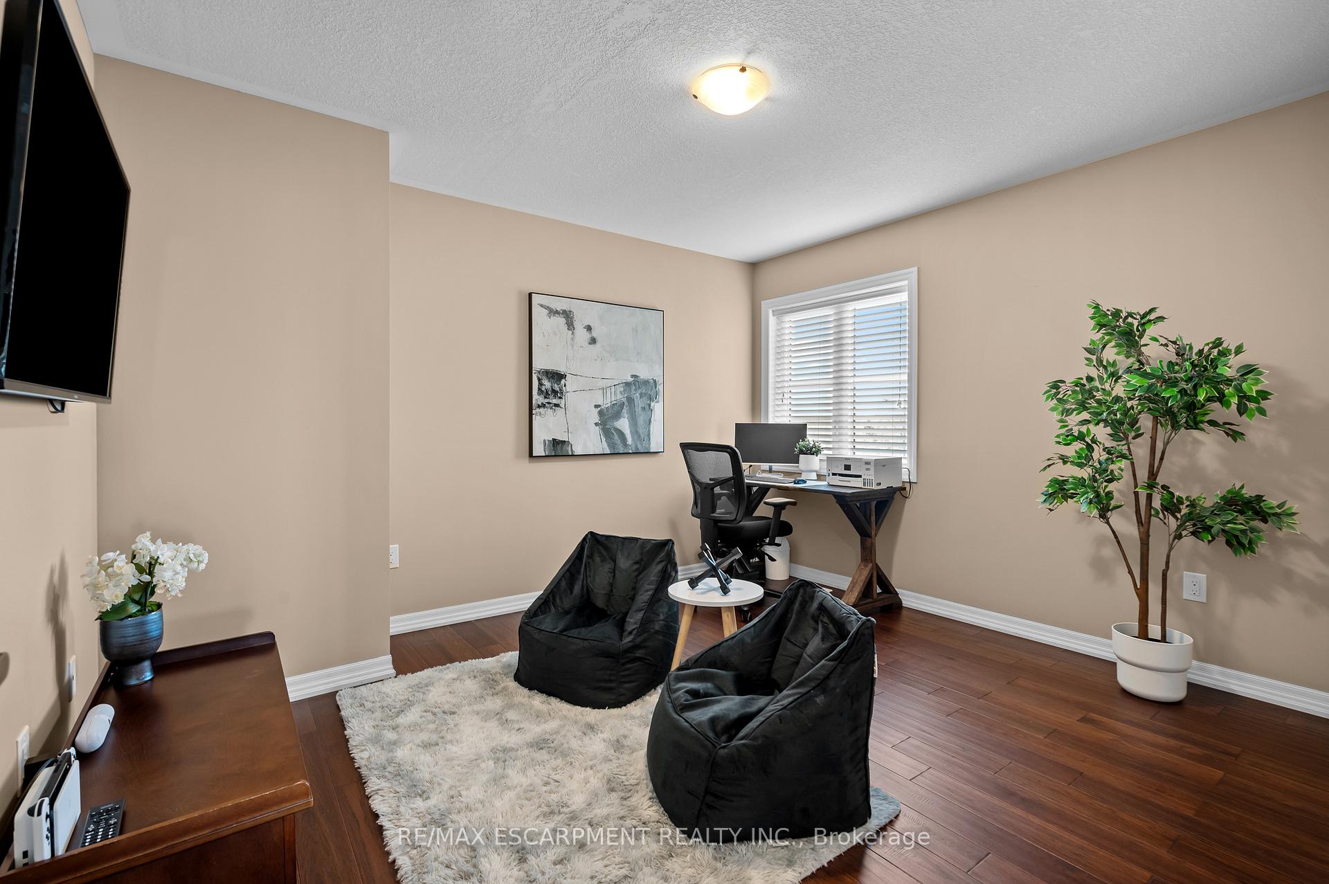 Photo 14 of 107 Stillwater Crescent, Hamilton, Waterdown — HOMEH