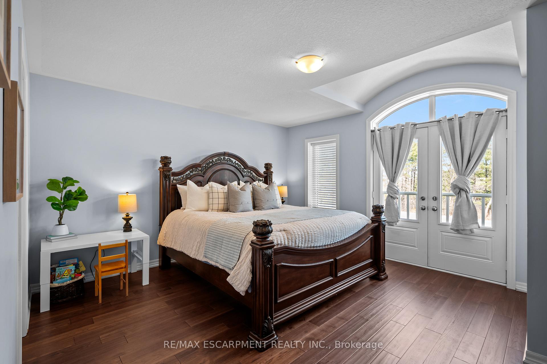 Photo 16 of 107 Stillwater Crescent, Hamilton, Waterdown — HOMEH