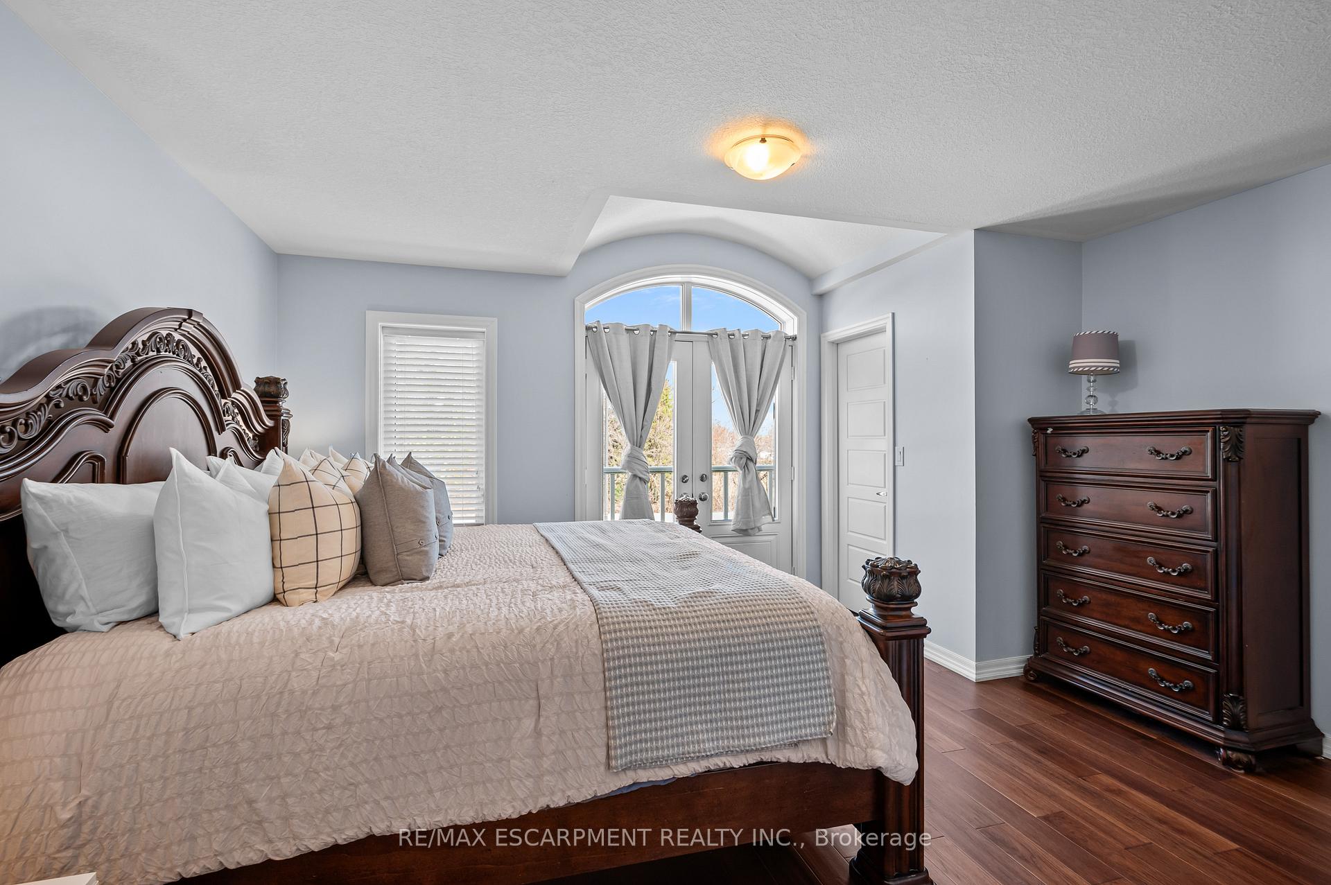 Photo 17 of 107 Stillwater Crescent, Hamilton, Waterdown — HOMEH