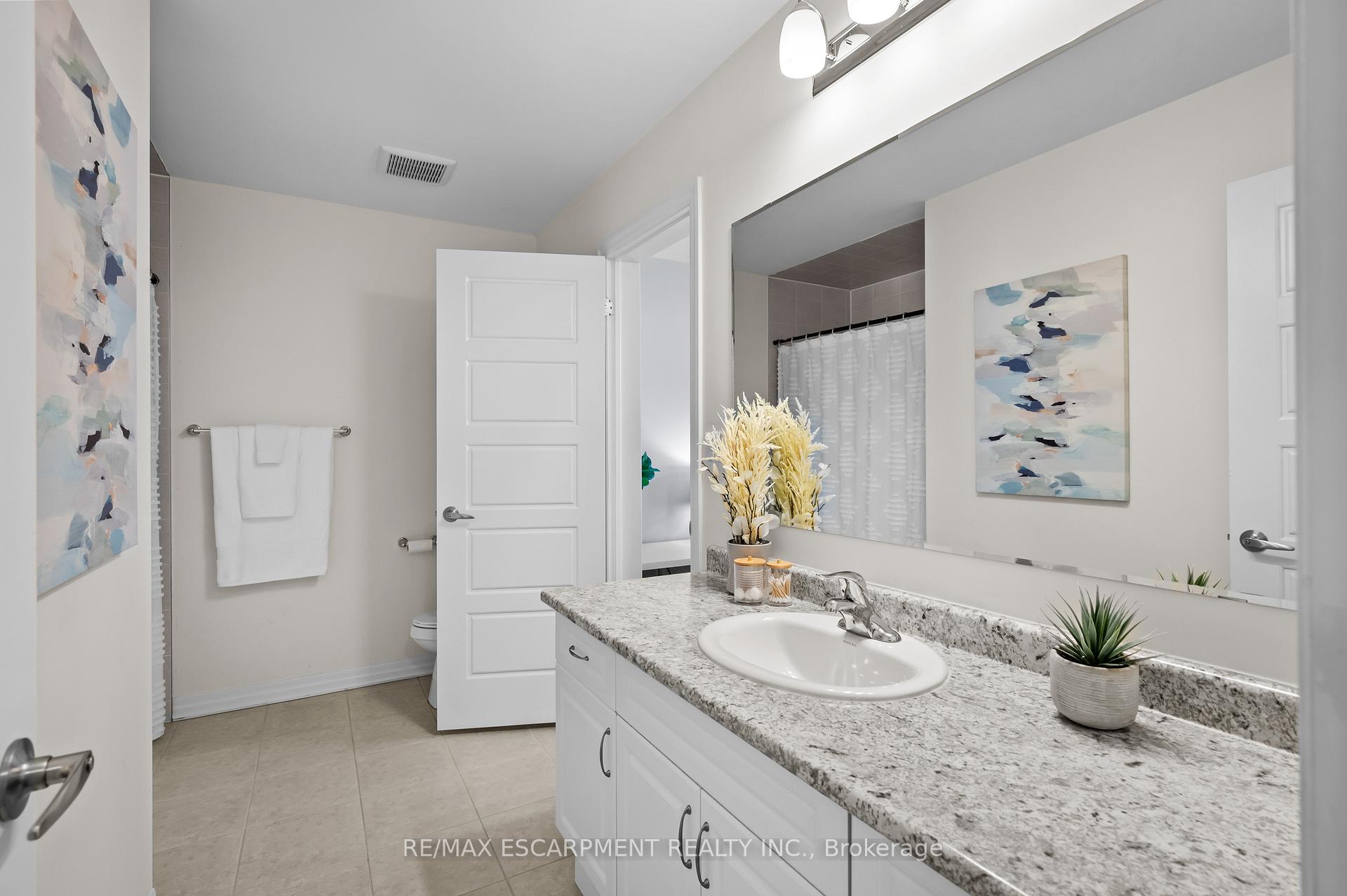 Photo 19 of 107 Stillwater Crescent, Hamilton, Waterdown — HOMEH