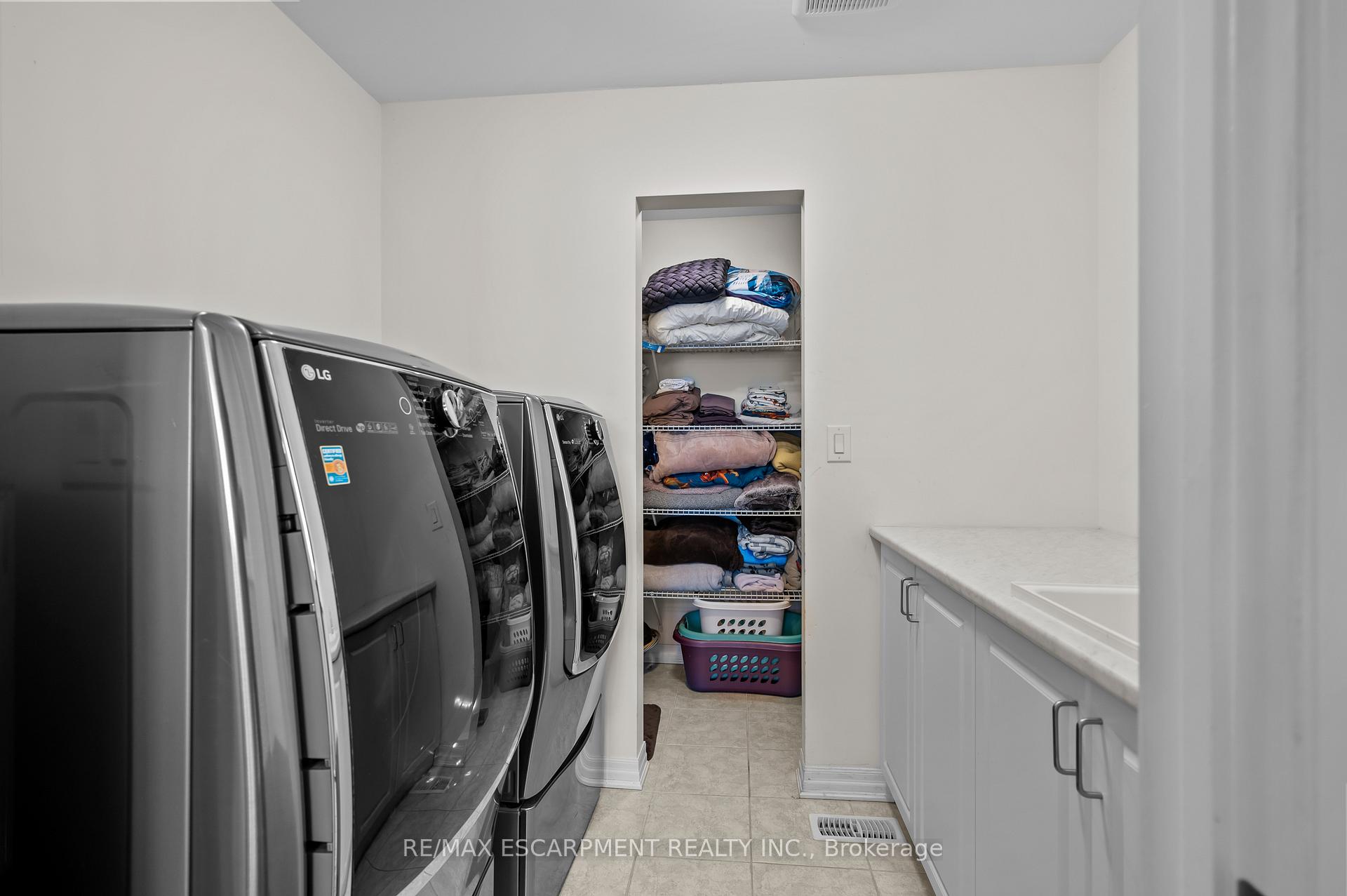 Photo 22 of 107 Stillwater Crescent, Hamilton, Waterdown — HOMEH