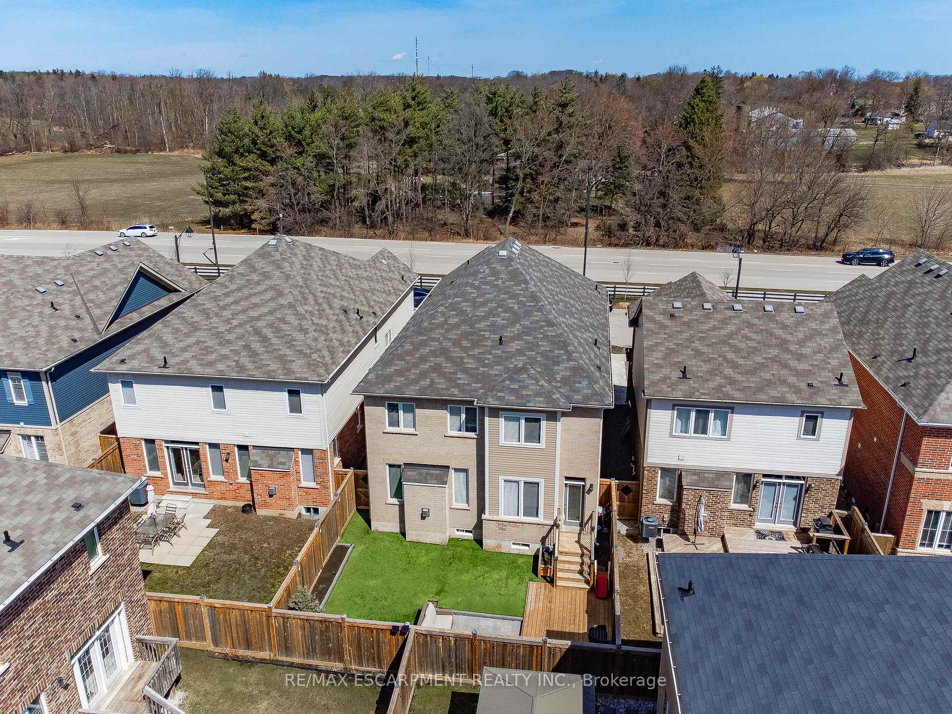 Photo 25 of 107 Stillwater Crescent, Hamilton, Waterdown — HOMEH